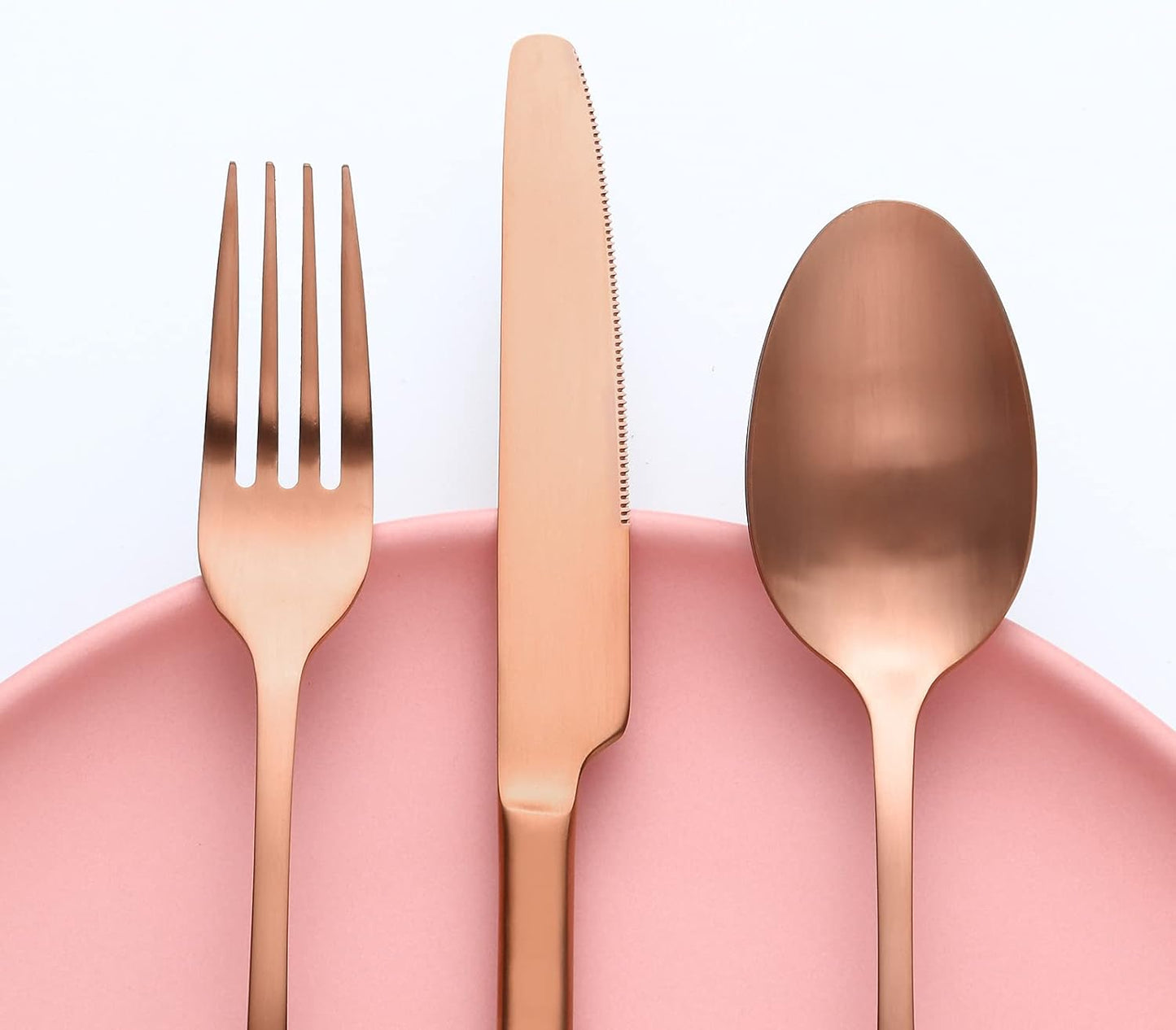 Bestdin Bestekset voor 6 personen 30-delige Over dit item 30-delige bestekset voor 6 personen: Bestdin als 30-delige titanium bestekset zwart bestaat uit 6 messen, 6 eetlepels, 6 tafelvorken, 6 theelepels en 6 dessertvorkjes. Ideaal voor elke formele of c