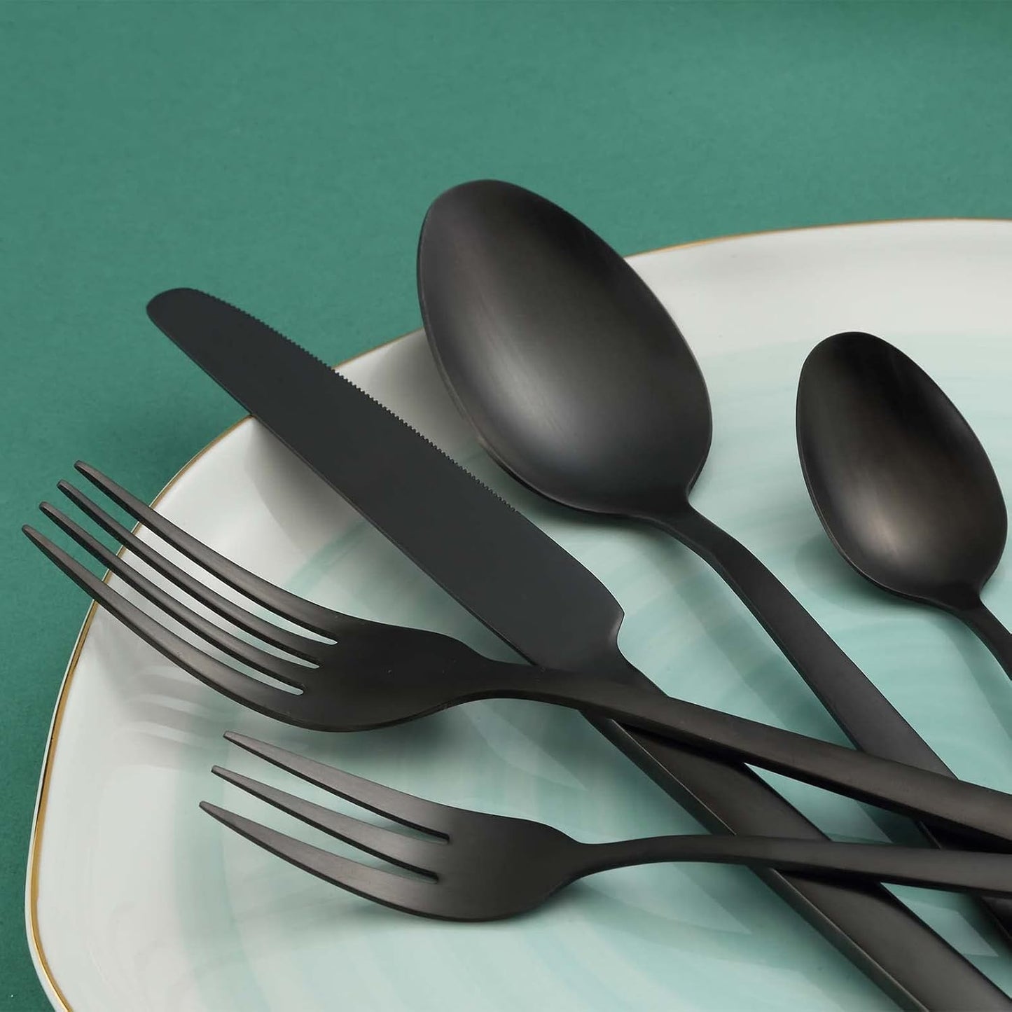 Bestekset voor 6 personen gepolijst vaatwasserbestendig Over dit item 30-delige bestekset voor 6 personen: De 30-delige bestekset bestaat uit 6 messen, 6 eetlepels, 6 dinervorken, 6 theelepels en 6 dessertvorkjes, waardoor het een goede keuze is voor elk