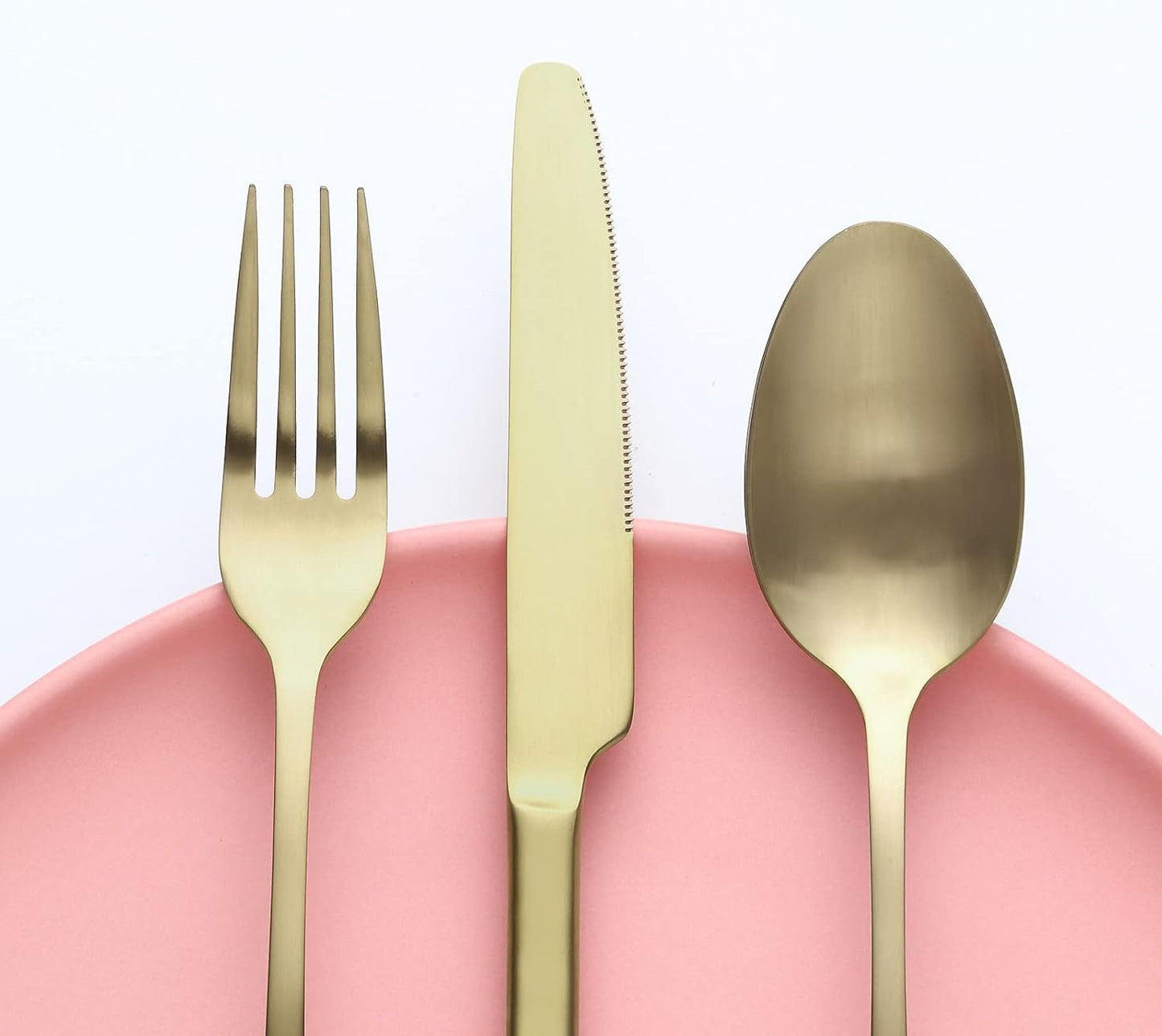 Bestdin Bestekset voor 6 personen 30-delige Over dit item 30-delige bestekset voor 6 personen: Bestdin als 30-delige titanium bestekset zwart bestaat uit 6 messen, 6 eetlepels, 6 tafelvorken, 6 theelepels en 6 dessertvorkjes. Ideaal voor elke formele of c