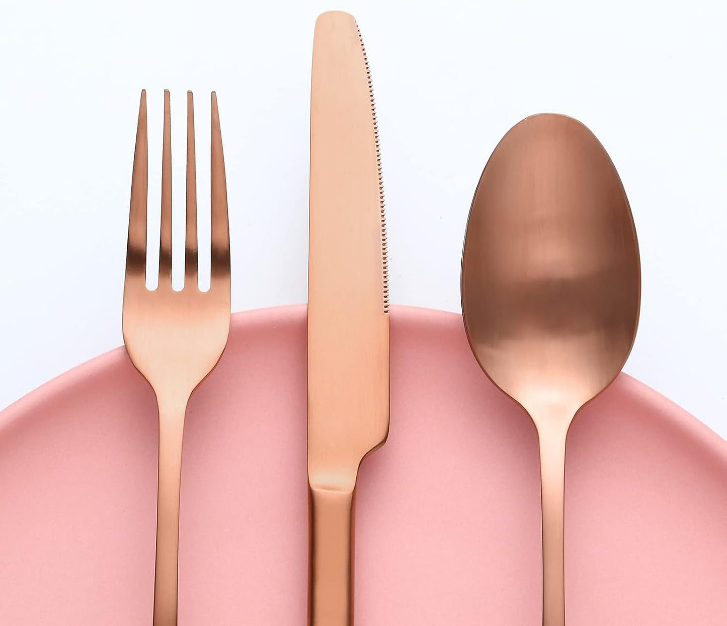 Bestdin Bestekset voor 6 personen 30-delige Over dit item 30-delige bestekset voor 6 personen: Bestdin als 30-delige titanium bestekset zwart bestaat uit 6 messen, 6 eetlepels, 6 tafelvorken, 6 theelepels en 6 dessertvorkjes. Ideaal voor elke formele of c