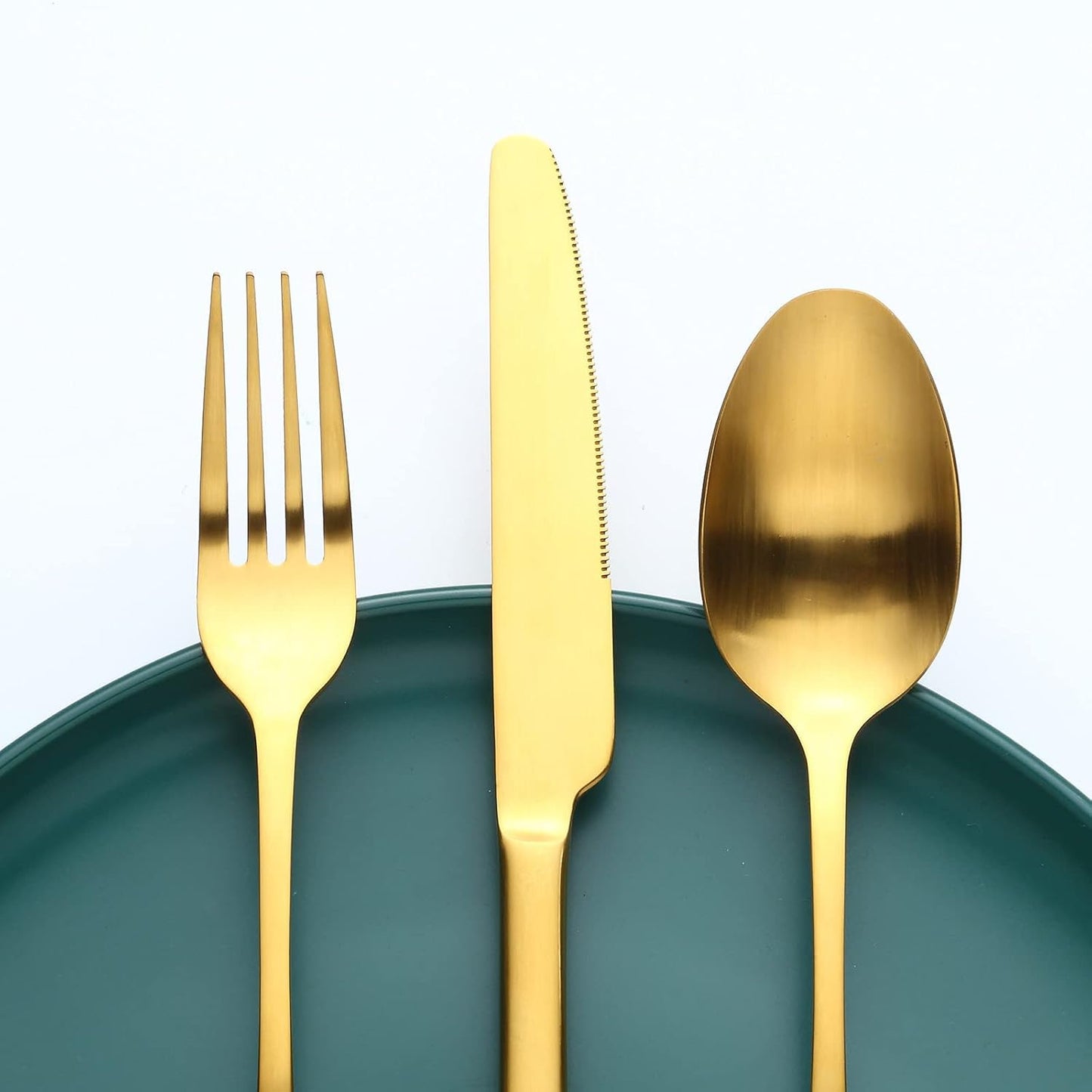 Bestdin Bestekset voor 6 personen 30-delige Over dit item 30-delige bestekset voor 6 personen: Bestdin als 30-delige titanium bestekset zwart bestaat uit 6 messen, 6 eetlepels, 6 tafelvorken, 6 theelepels en 6 dessertvorkjes. Ideaal voor elke formele of c