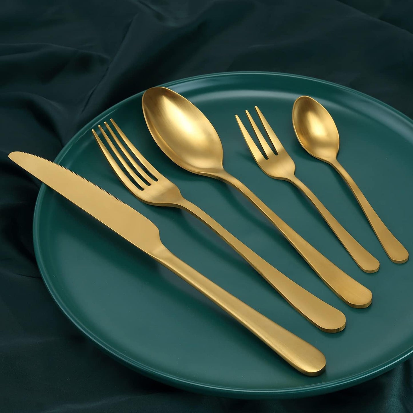 Bestekset voor 6 personen gepolijst vaatwasserbestendig Over dit item 30-delige bestekset voor 6 personen: De 30-delige bestekset bestaat uit 6 messen, 6 eetlepels, 6 dinervorken, 6 theelepels en 6 dessertvorkjes, waardoor het een goede keuze is voor elk