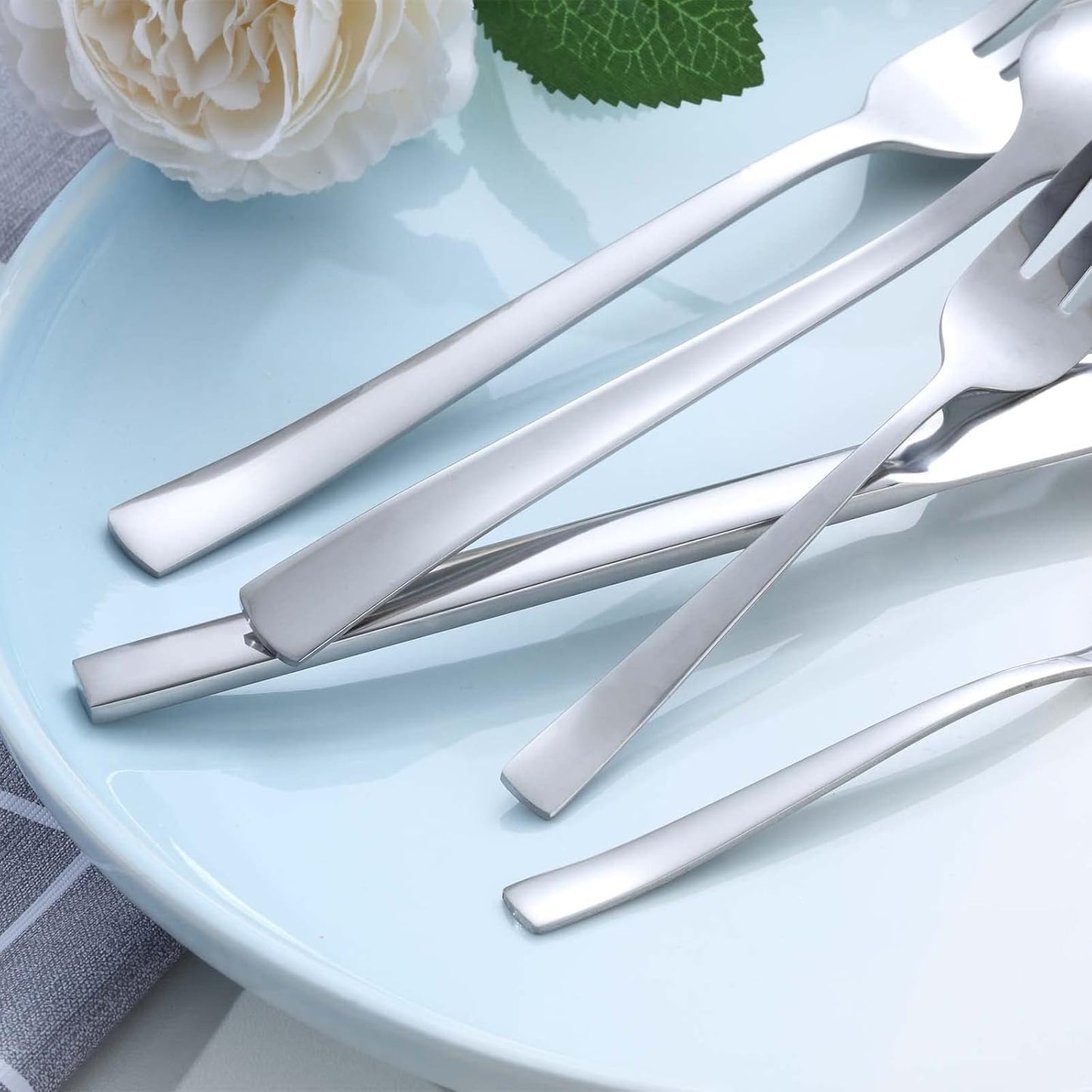 Bestekset voor 6 personen gepolijst vaatwasserbestendig Over dit item 30-delige bestekset voor 6 personen: De 30-delige bestekset bestaat uit 6 messen, 6 eetlepels, 6 dinervorken, 6 theelepels en 6 dessertvorkjes, waardoor het een goede keuze is voor elk