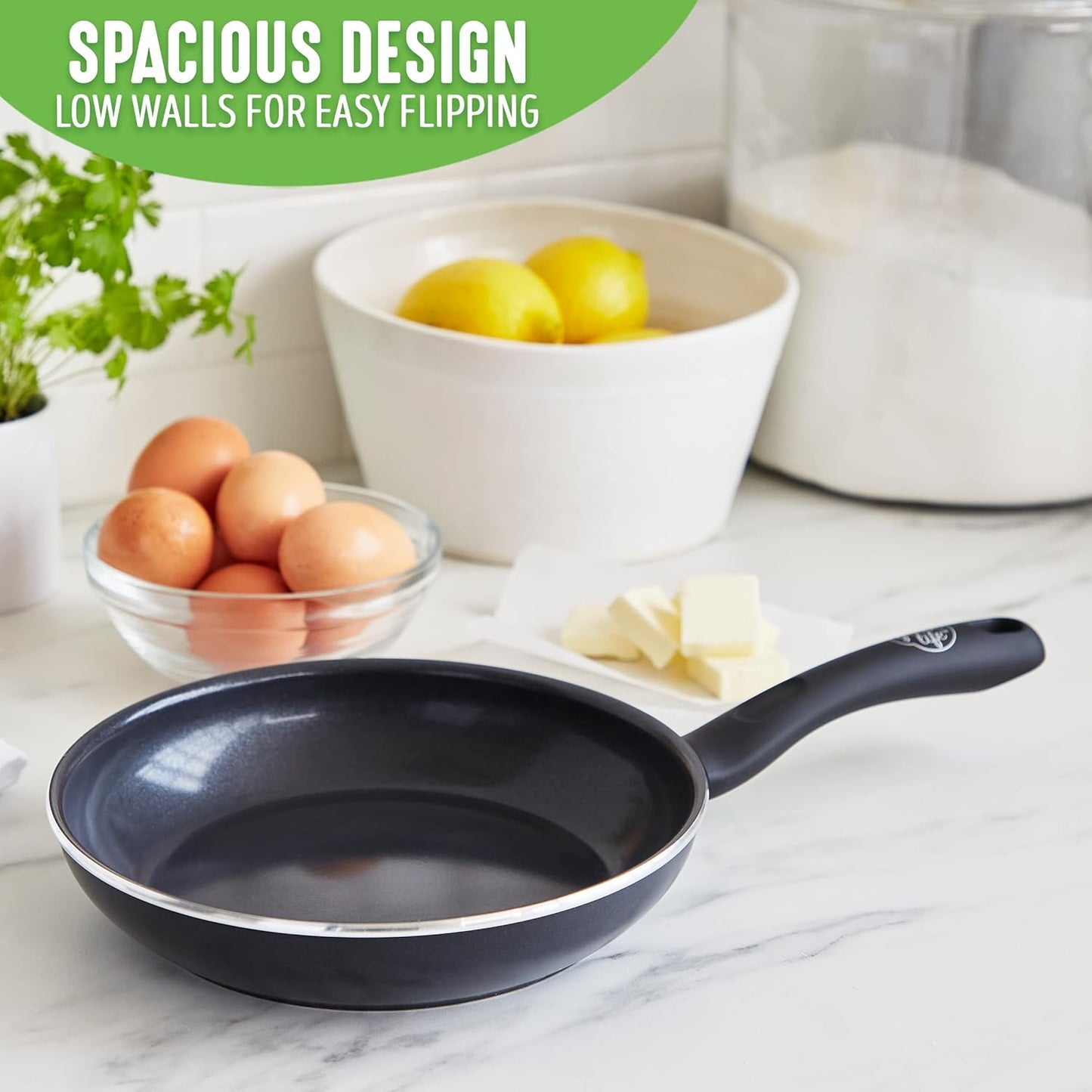 GreenLife Soft Grip Gezonde Keramische Antiaanbaklaag 16-delige Pannenset Over dit item DE POT EN PAN SET INCLUSIEF: 12 cm minikoekenpan, 18 cm en 24 cm koekenpan; 15 cm/1,1l en 18 cm/1,9l steelpan met deksel, 22 cm/4,8 kookpan met deksel, 24 cm/2,4l hapj