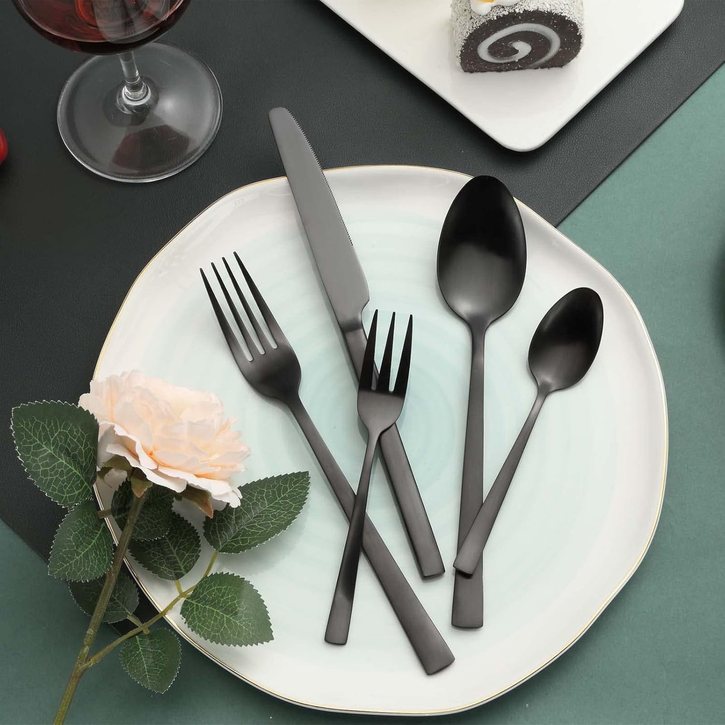 Bestekset voor 6 personen gepolijst vaatwasserbestendig Over dit item 30-delige bestekset voor 6 personen: De 30-delige bestekset bestaat uit 6 messen, 6 eetlepels, 6 dinervorken, 6 theelepels en 6 dessertvorkjes, waardoor het een goede keuze is voor elk