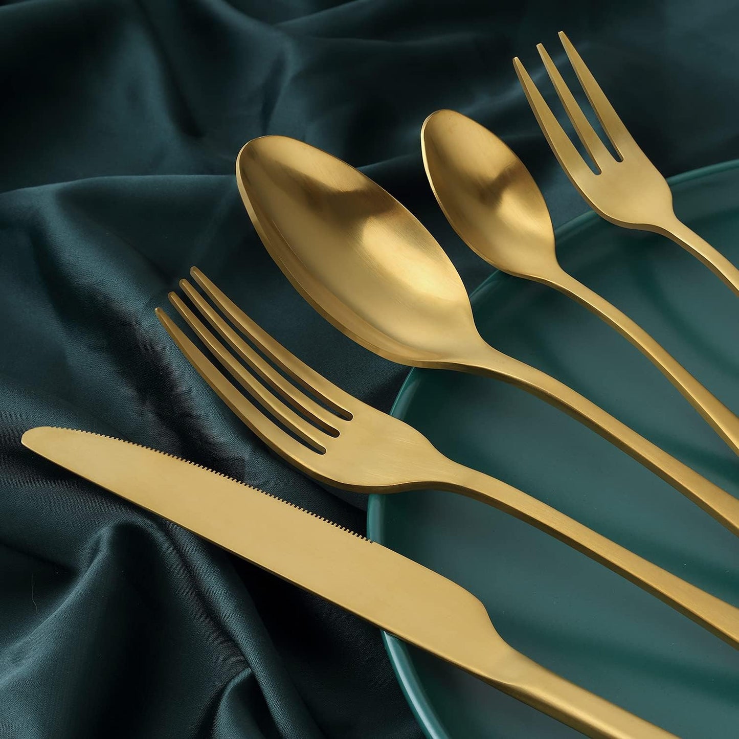 Bestekset voor 6 personen gepolijst vaatwasserbestendig Over dit item 30-delige bestekset voor 6 personen: De 30-delige bestekset bestaat uit 6 messen, 6 eetlepels, 6 dinervorken, 6 theelepels en 6 dessertvorkjes, waardoor het een goede keuze is voor elk