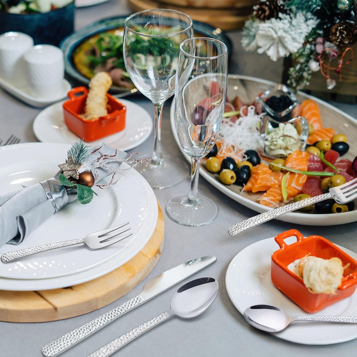 Bestekset voor 6 personen gepolijst vaatwasserbestendig Over dit item 30-delige bestekset voor 6 personen: De 30-delige bestekset bestaat uit 6 messen, 6 eetlepels, 6 dinervorken, 6 theelepels en 6 dessertvorkjes, waardoor het een goede keuze is voor elk