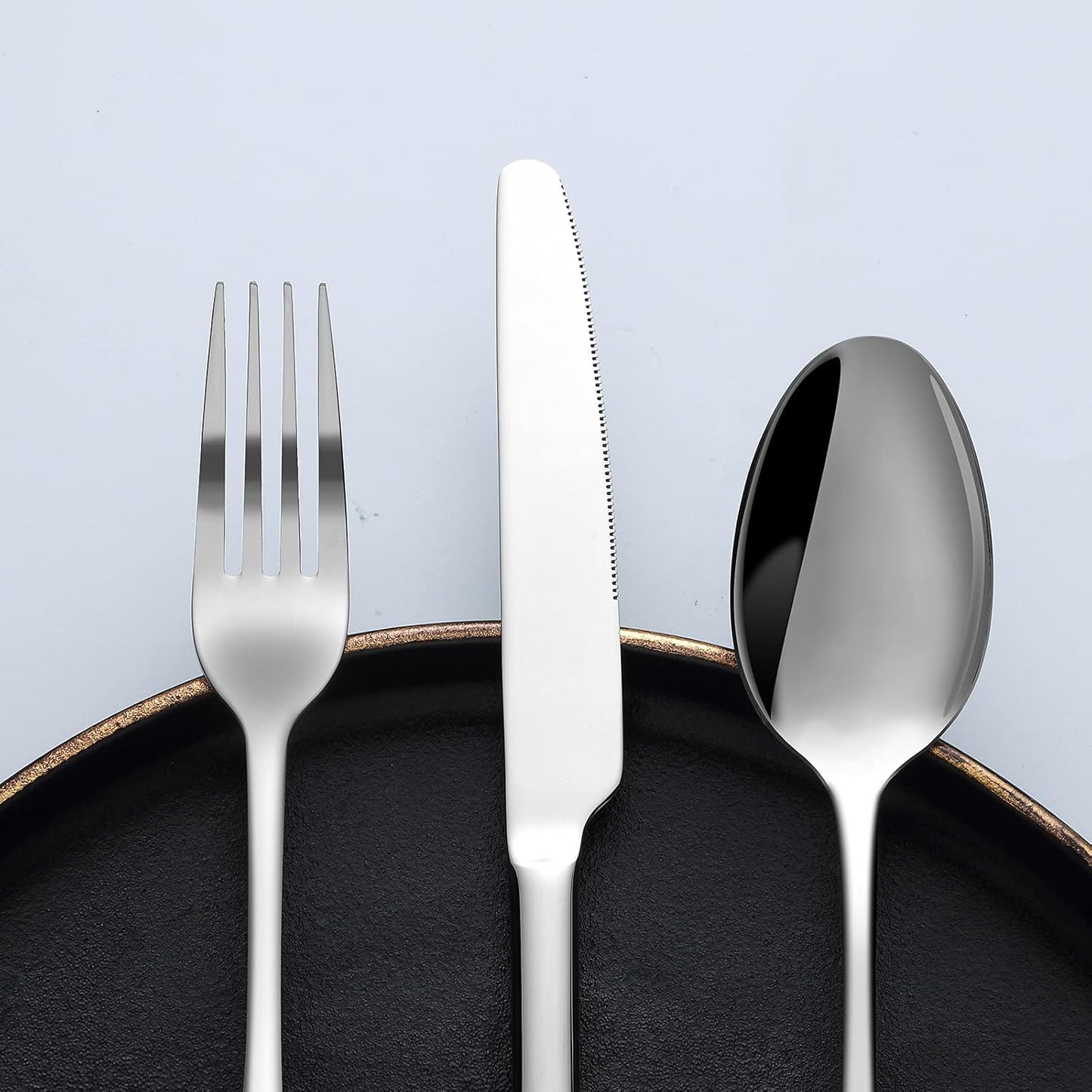 Bestdin Bestekset voor 6 personen 30-delige Over dit item 30-delige bestekset voor 6 personen: Bestdin als 30-delige titanium bestekset zwart bestaat uit 6 messen, 6 eetlepels, 6 tafelvorken, 6 theelepels en 6 dessertvorkjes. Ideaal voor elke formele of c