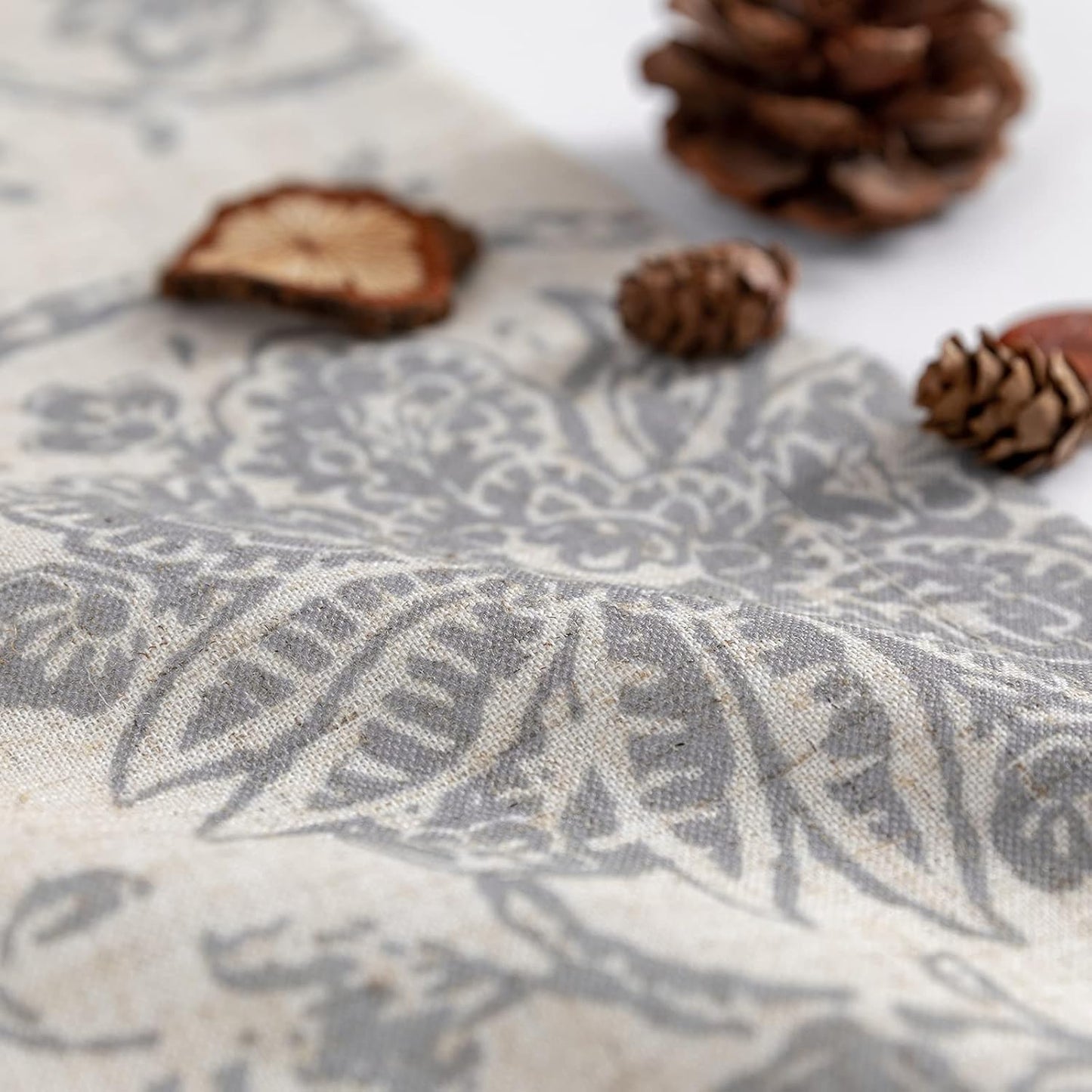 TOPICK Bloemen Keuken Gordijnen 61 cm Drop Linnen Doorschijnend Korte Cafe Botanische Print Kleine Raam Rod Pocket voor Wasruimte Badkamer 2 Panelen Verbena Grijs Verpakking: je ontvangt 2 gordijnen van 85% polyester+15% linnen. De afmetingen per stuk zij