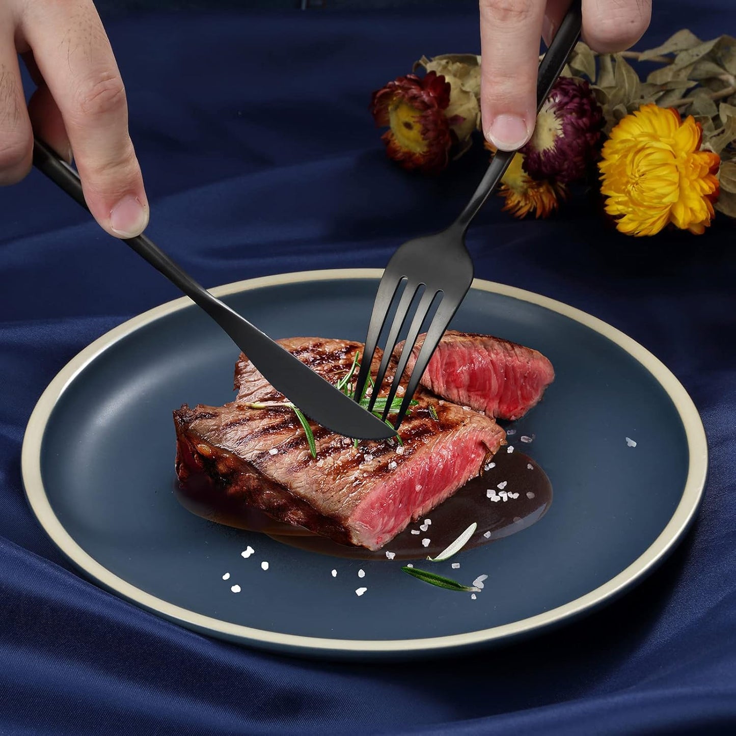 Bestdin Bestekset voor 6 personen, 24-delige roestvrijstalen bestekset Matzwart 24-delige bestekset voor 6 personen: Bestdin als 24-delige titanium bestekset zwart bestaat uit 6 messen, 6 eetlepels, 6 dinervorken, 6 theelepels. Ideaal voor alle formele of