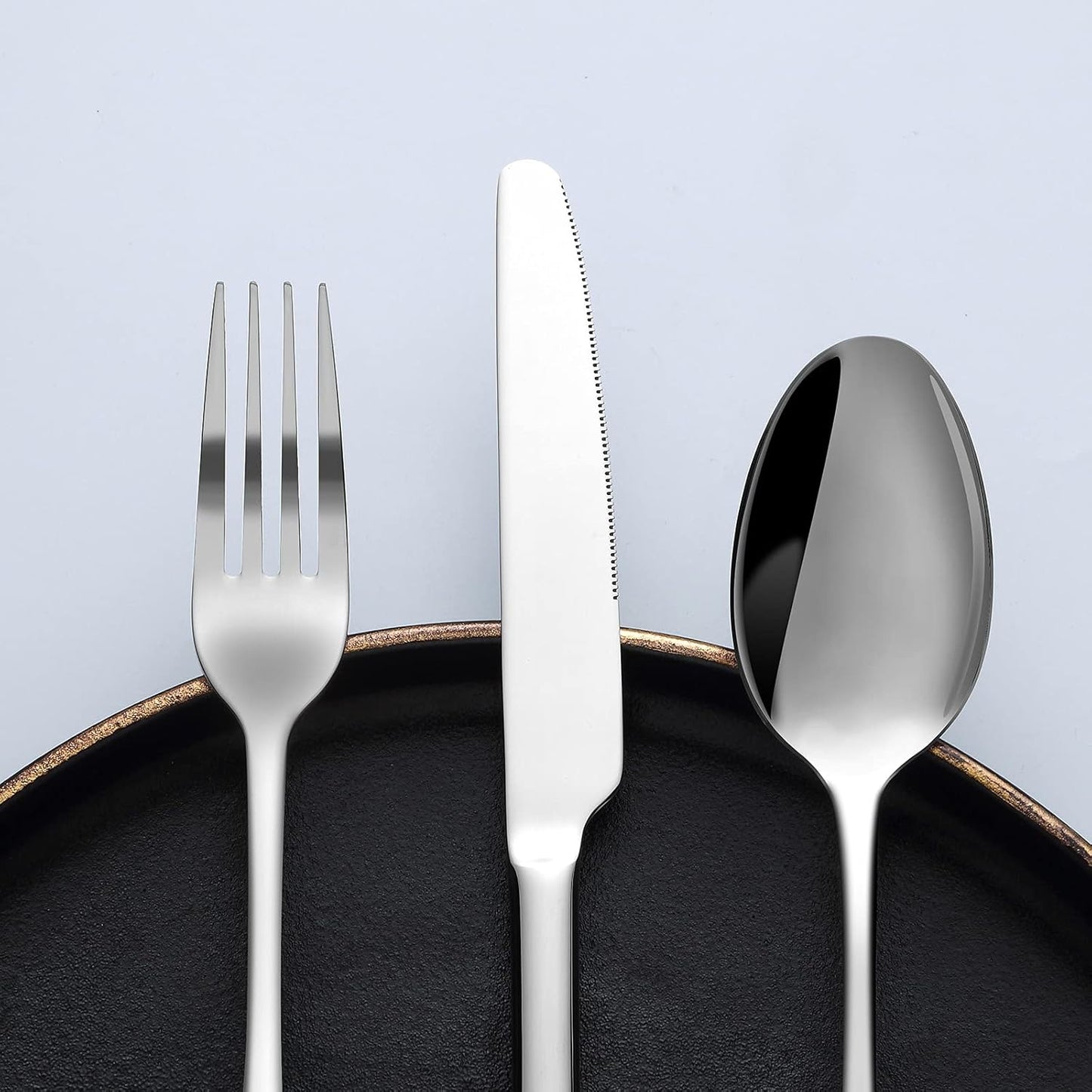 Bestdin Bestekset voor 6 personen 30-delige Over dit item 30-delige bestekset voor 6 personen: Bestdin als 30-delige titanium bestekset zwart bestaat uit 6 messen, 6 eetlepels, 6 tafelvorken, 6 theelepels en 6 dessertvorkjes. Ideaal voor elke formele of c
