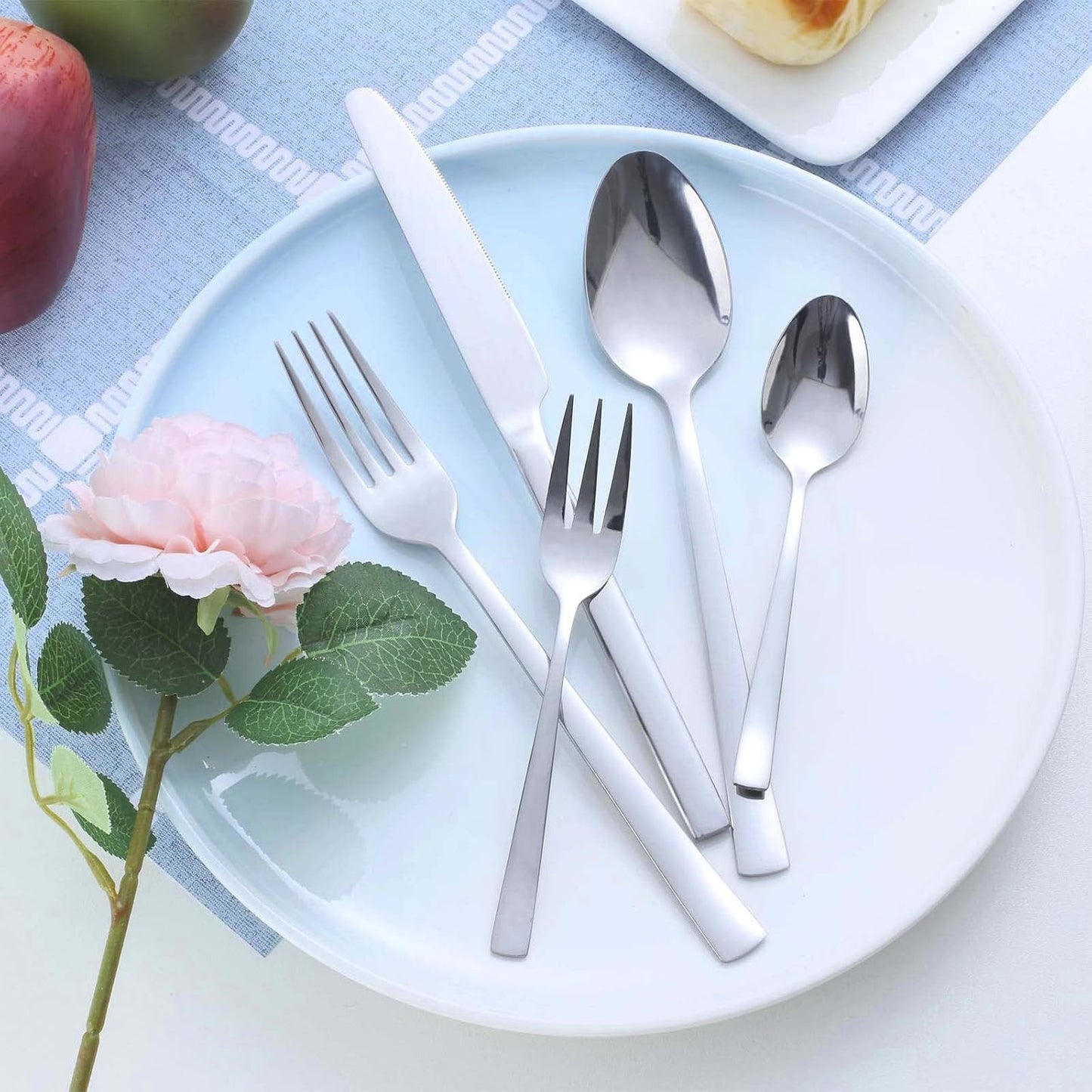 Bestekset voor 6 personen gepolijst vaatwasserbestendig Over dit item 30-delige bestekset voor 6 personen: De 30-delige bestekset bestaat uit 6 messen, 6 eetlepels, 6 dinervorken, 6 theelepels en 6 dessertvorkjes, waardoor het een goede keuze is voor elk