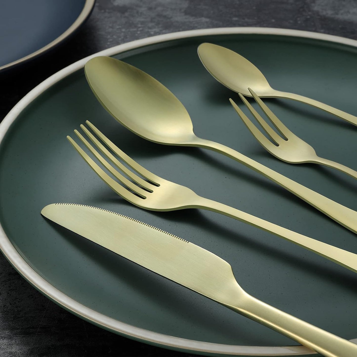Bestekset voor 6 personen gepolijst vaatwasserbestendig Over dit item 30-delige bestekset voor 6 personen: De 30-delige bestekset bestaat uit 6 messen, 6 eetlepels, 6 dinervorken, 6 theelepels en 6 dessertvorkjes, waardoor het een goede keuze is voor elk