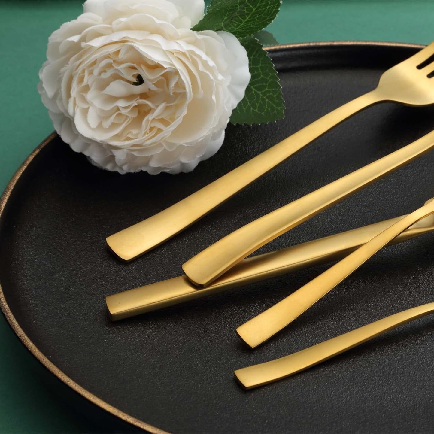 Bestekset voor 6 personen gepolijst vaatwasserbestendig Over dit item 30-delige bestekset voor 6 personen: De 30-delige bestekset bestaat uit 6 messen, 6 eetlepels, 6 dinervorken, 6 theelepels en 6 dessertvorkjes, waardoor het een goede keuze is voor elk