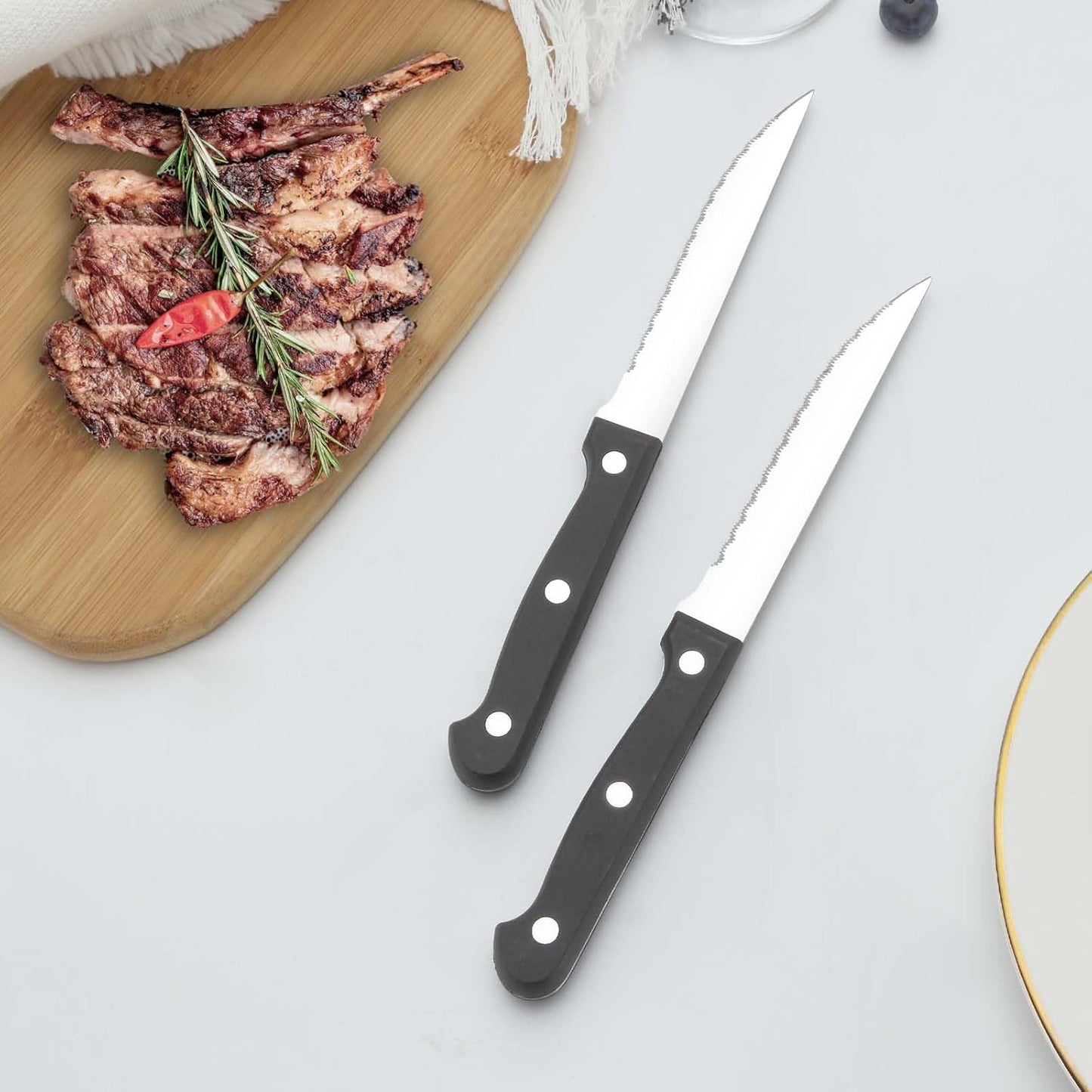 Bestdin Bestekset voor 6 personen 30-delige Over dit item 30-delige bestekset voor 6 personen: Bestdin als 30-delige titanium bestekset zwart bestaat uit 6 messen, 6 eetlepels, 6 tafelvorken, 6 theelepels en 6 dessertvorkjes. Ideaal voor elke formele of c