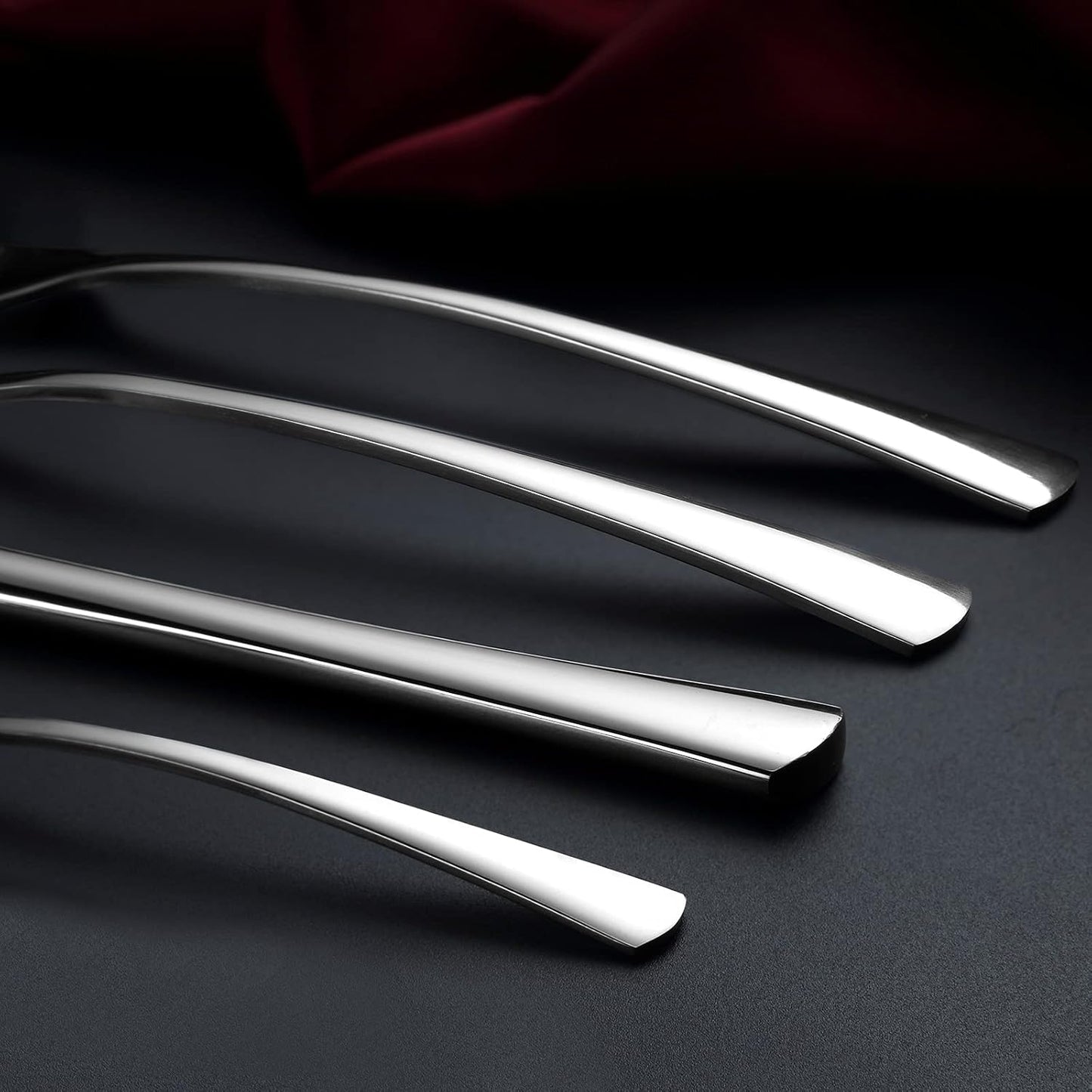 Bestdin Bestekset voor 6 personen 30-delige Over dit item 30-delige bestekset voor 6 personen: Bestdin als 30-delige titanium bestekset zwart bestaat uit 6 messen, 6 eetlepels, 6 tafelvorken, 6 theelepels en 6 dessertvorkjes. Ideaal voor elke formele of c