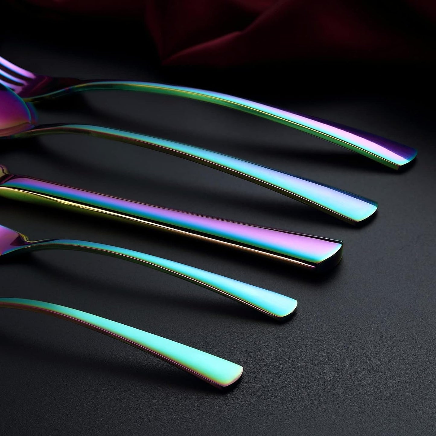 Bestdin Bestekset voor 6 personen 30-delige Over dit item 30-delige bestekset voor 6 personen: Bestdin als 30-delige titanium bestekset zwart bestaat uit 6 messen, 6 eetlepels, 6 tafelvorken, 6 theelepels en 6 dessertvorkjes. Ideaal voor elke formele of c
