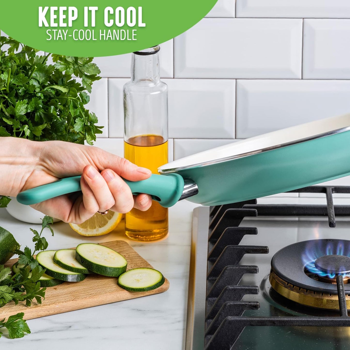GreenLife Soft Grip Gezonde Keramische Antiaanbaklaag 16-delige Pannenset Over dit item DE POT EN PAN SET INCLUSIEF: 12 cm minikoekenpan, 18 cm en 24 cm koekenpan; 15 cm/1,1l en 18 cm/1,9l steelpan met deksel, 22 cm/4,8 kookpan met deksel, 24 cm/2,4l hapj