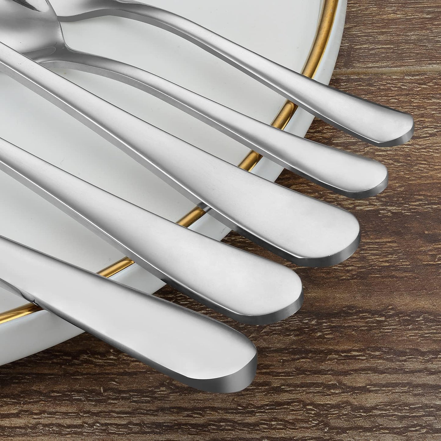 Bestekset voor 6 personen gepolijst vaatwasserbestendig Over dit item 30-delige bestekset voor 6 personen: De 30-delige bestekset bestaat uit 6 messen, 6 eetlepels, 6 dinervorken, 6 theelepels en 6 dessertvorkjes, waardoor het een goede keuze is voor elk