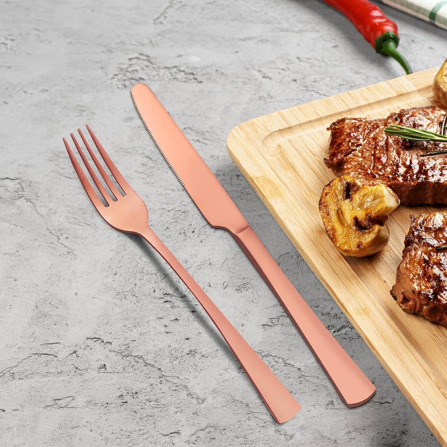 Bestdin Bestekset voor 6 personen 30-delige Over dit item 30-delige bestekset voor 6 personen: Bestdin als 30-delige titanium bestekset zwart bestaat uit 6 messen, 6 eetlepels, 6 tafelvorken, 6 theelepels en 6 dessertvorkjes. Ideaal voor elke formele of c