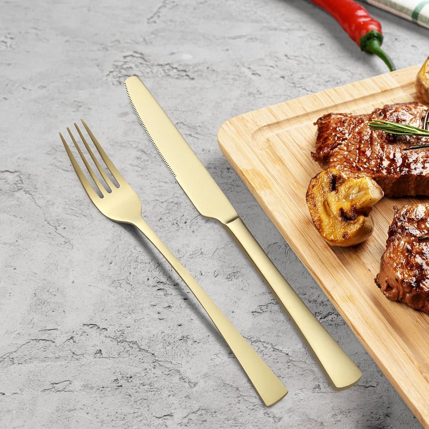 Bestdin Bestekset voor 6 personen 30-delige Over dit item 30-delige bestekset voor 6 personen: Bestdin als 30-delige titanium bestekset zwart bestaat uit 6 messen, 6 eetlepels, 6 tafelvorken, 6 theelepels en 6 dessertvorkjes. Ideaal voor elke formele of c