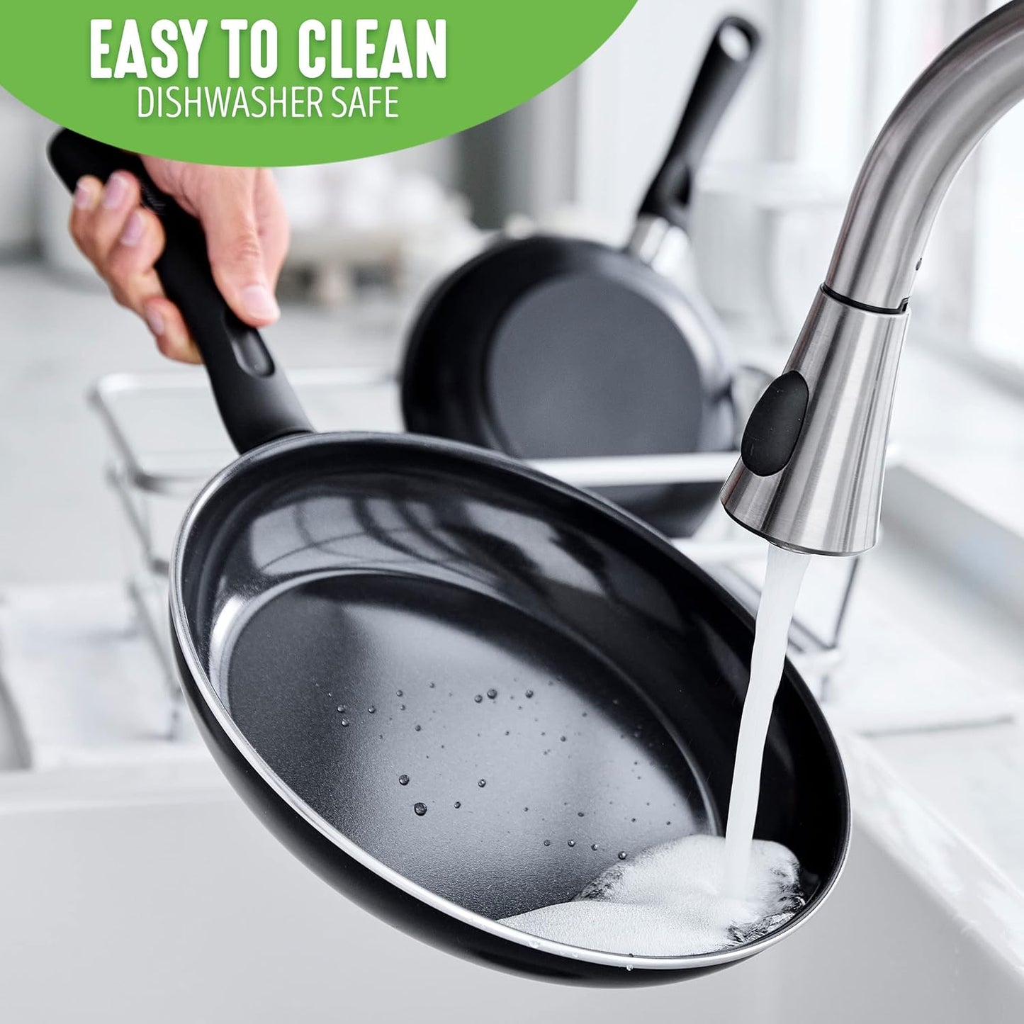 GreenLife Soft Grip Gezonde Keramische Antiaanbaklaag 16-delige Pannenset Over dit item DE POT EN PAN SET INCLUSIEF: 12 cm minikoekenpan, 18 cm en 24 cm koekenpan; 15 cm/1,1l en 18 cm/1,9l steelpan met deksel, 22 cm/4,8 kookpan met deksel, 24 cm/2,4l hapj