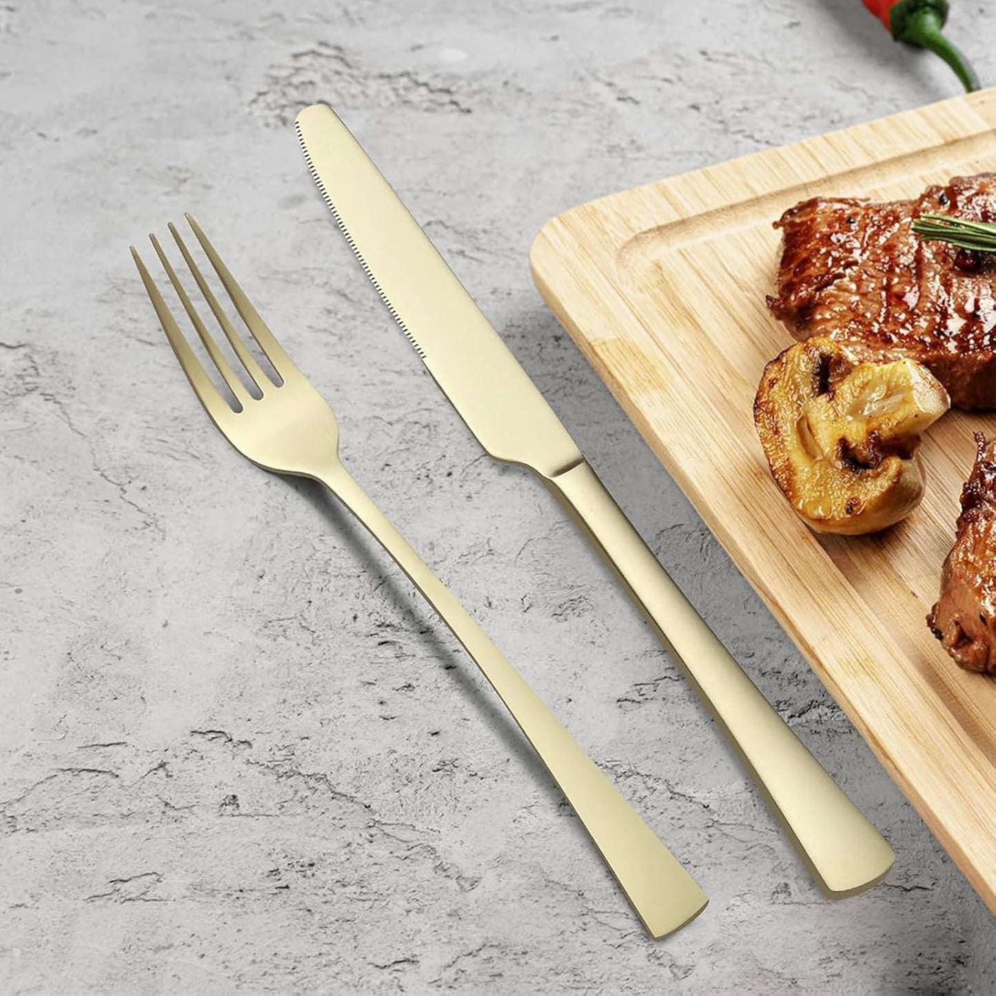 Bestdin Bestekset voor 6 personen 30-delige Over dit item 30-delige bestekset voor 6 personen: Bestdin als 30-delige titanium bestekset zwart bestaat uit 6 messen, 6 eetlepels, 6 tafelvorken, 6 theelepels en 6 dessertvorkjes. Ideaal voor elke formele of c