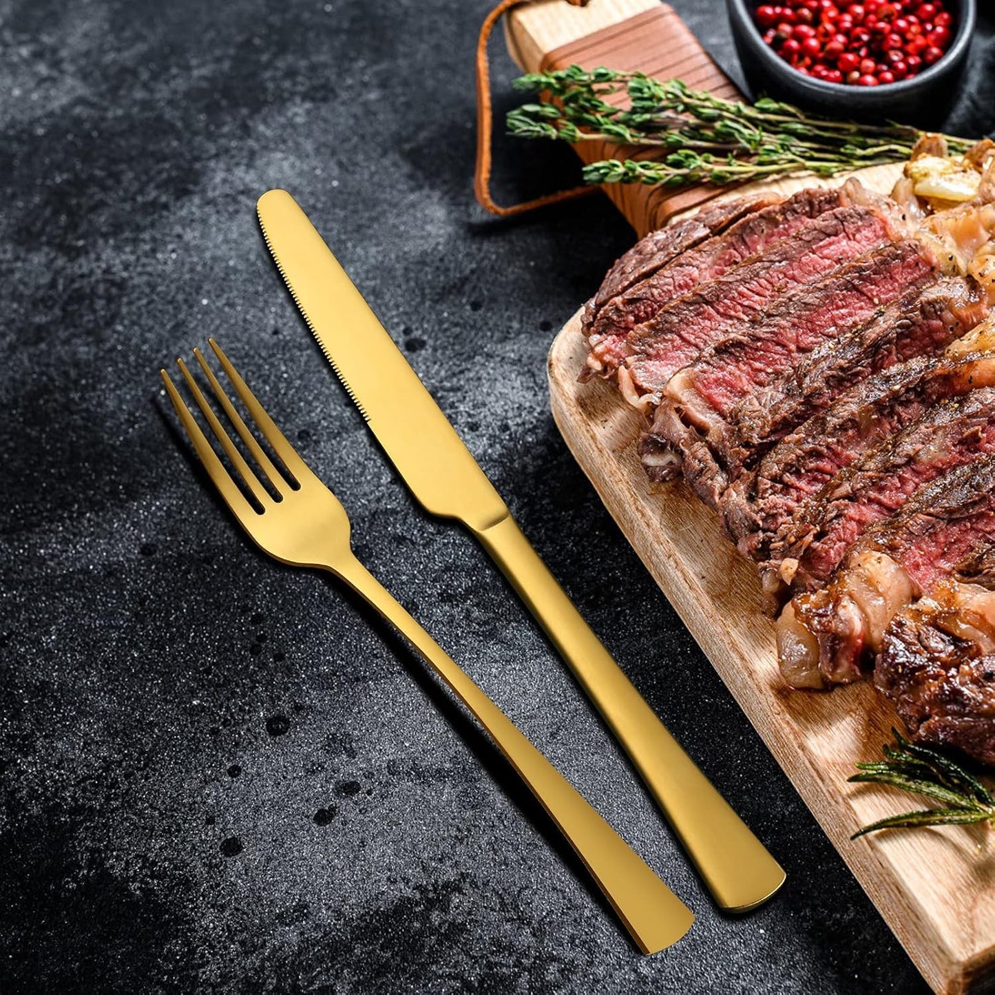 Bestdin Bestekset voor 6 personen 30-delige Over dit item 30-delige bestekset voor 6 personen: Bestdin als 30-delige titanium bestekset zwart bestaat uit 6 messen, 6 eetlepels, 6 tafelvorken, 6 theelepels en 6 dessertvorkjes. Ideaal voor elke formele of c