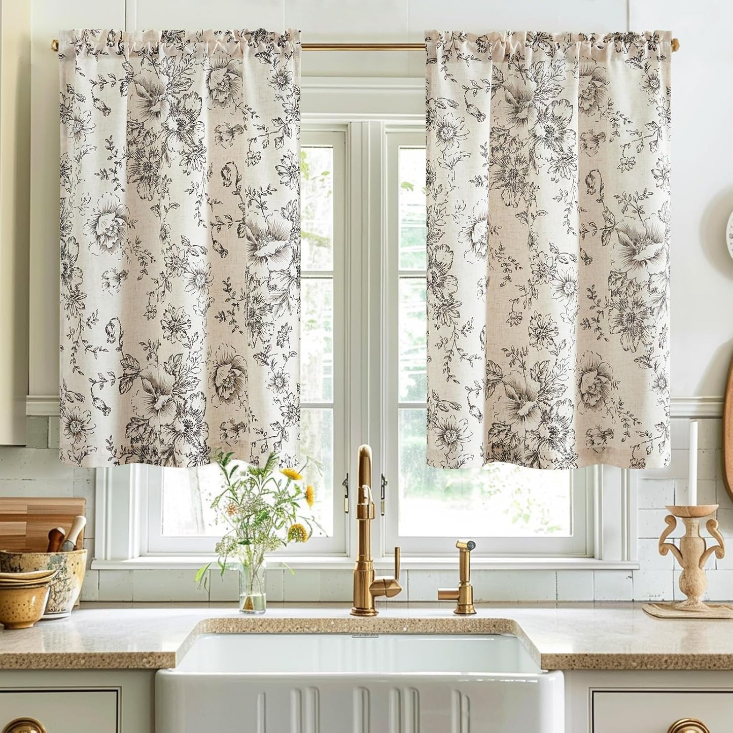 TOPICK Bloemen Keuken Gordijnen 61 cm Drop Linnen Doorschijnend Korte Cafe Botanische Print Kleine Raam Rod Pocket voor Wasruimte Badkamer 2 Panelen Verbena Grijs Verpakking: je ontvangt 2 gordijnen van 85% polyester+15% linnen. De afmetingen per stuk zij
