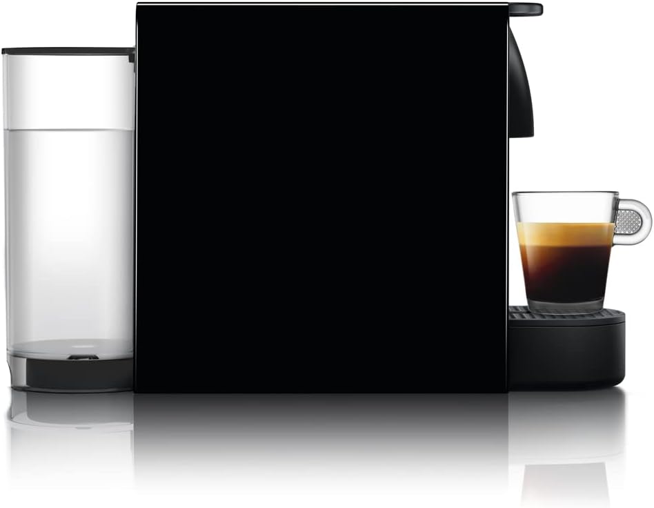 Nespresso Krups Essenza Mini Piano Black Koffiepadmachine 0.6 l Over dit item Met de Nespresso Essenza Mini Piano Noir kun je tot 3 grote kopjes koffie serveren dankzij de tank van 0,6 liter. Het is niet alleen compact en zeer compact, maar heeft ook een
