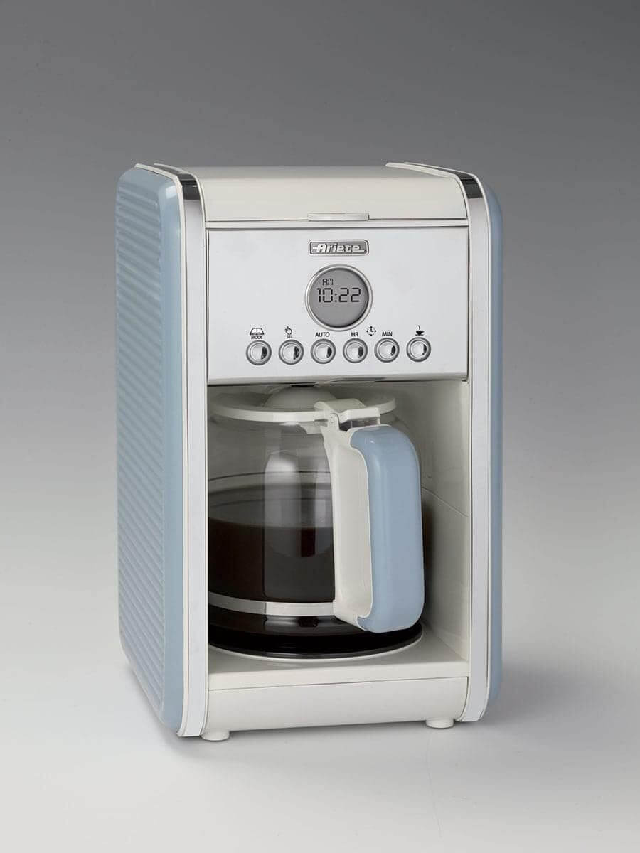 Ariete Retro Americano-koffiezetapparaat tot 12 kopjes 4 TOT 12 kopjes: Dit Americano-koffiezetapparaat met anti-druppelfunctie extraheert heerlijke, aromatisch geurende en smakelijke koffie Klaar wanneer je opstaat: dankzij de programmeerfunctie tot 24 u