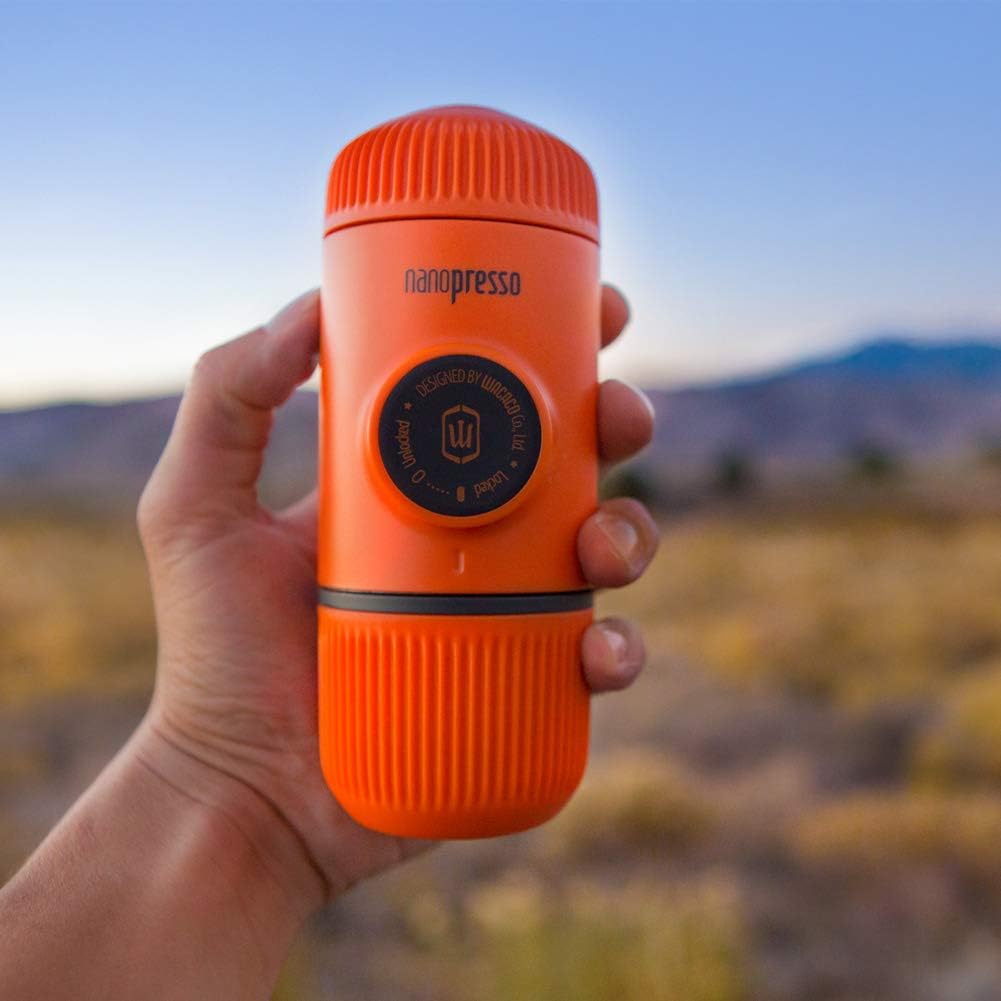 WACACO Nanopresso Draagbaar Espressomachine Over dit item Het bereiken van de perfecte espresso-opname is verre van eenvoudig. De Nanopresso werkt het beste met fijngemalen koffie die hard wordt aangedrukt. Dankzij de innovatieve constructie en eenvoudige