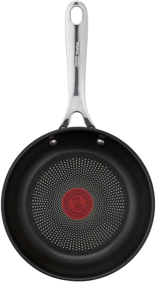 Jamie Oliver Cook's Direct 5-delige pannenset Duurzame coating versterkt met titanium deeltjes, waardoor deze krasbestendig en gemakkelijker schoon te maken is Hoogwaardige pannen die veilig zijn voor het hele gezin, zonder PFOA, lood of cadmium Geschikt