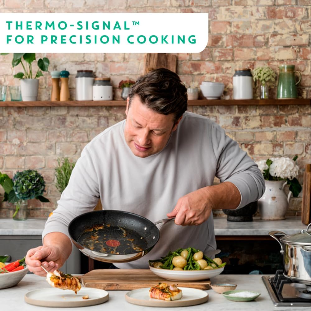Jamie Oliver Cook's Direct 5-delige pannenset Duurzame coating versterkt met titanium deeltjes, waardoor deze krasbestendig en gemakkelijker schoon te maken is Hoogwaardige pannen die veilig zijn voor het hele gezin, zonder PFOA, lood of cadmium Geschikt