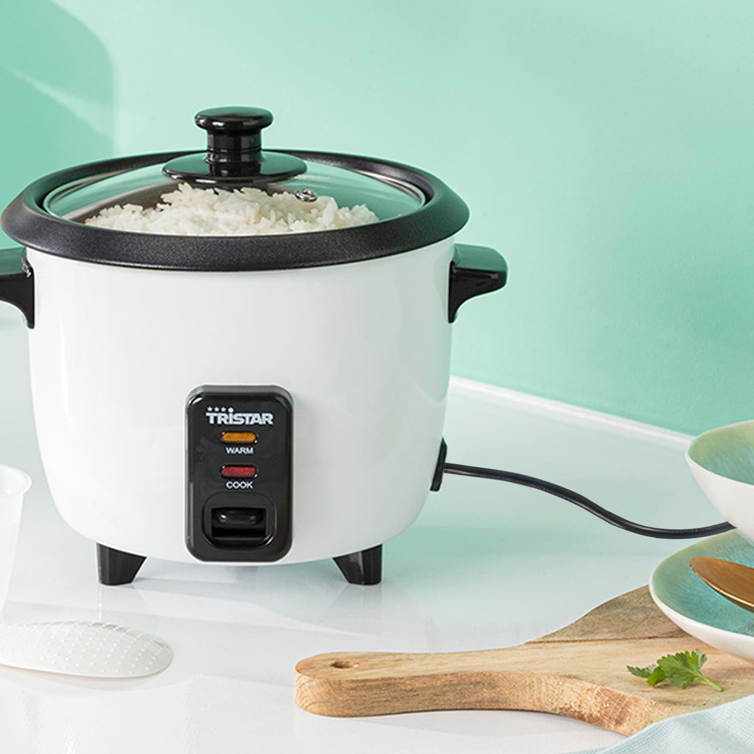 Tristar Rijstkoker – 2.2 liter – warmhoudfunctie - Silver Over dit item Mini rijstkoker met een inhoud van 0,6 liter voor 3 porties rijst. Lengte netsnoer (m): 1,1 m. Diameter: 17 cm Veilig in gebruik dankzij droogkookbeveiliging Zachte en heerlijke rijst