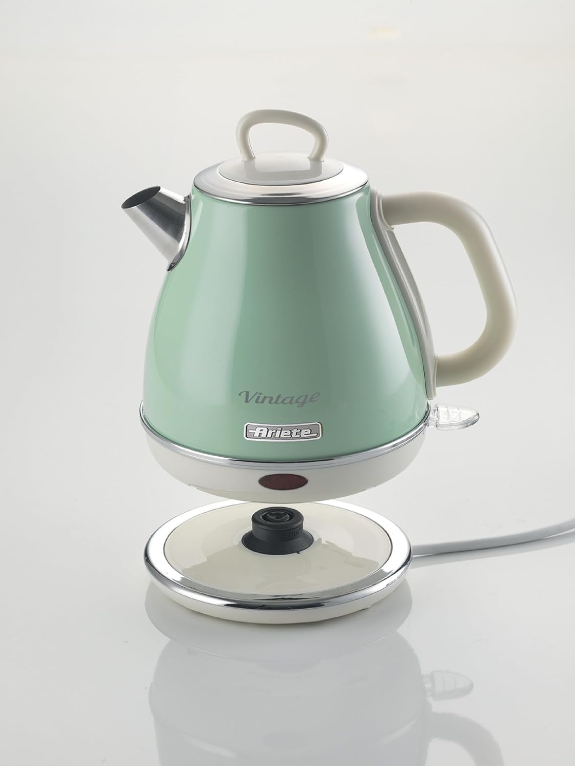 Ariete Vintage waterkoker retro draadlooz 1600 W Over dit item Krachtig: Met een inhoud van 1 liter en een vermogen van 1600 watt kan met deze vintage waterkoker je water in enkele minuten aan de kook worden gebracht om koffie en thee te bereiden. HOOGWAA