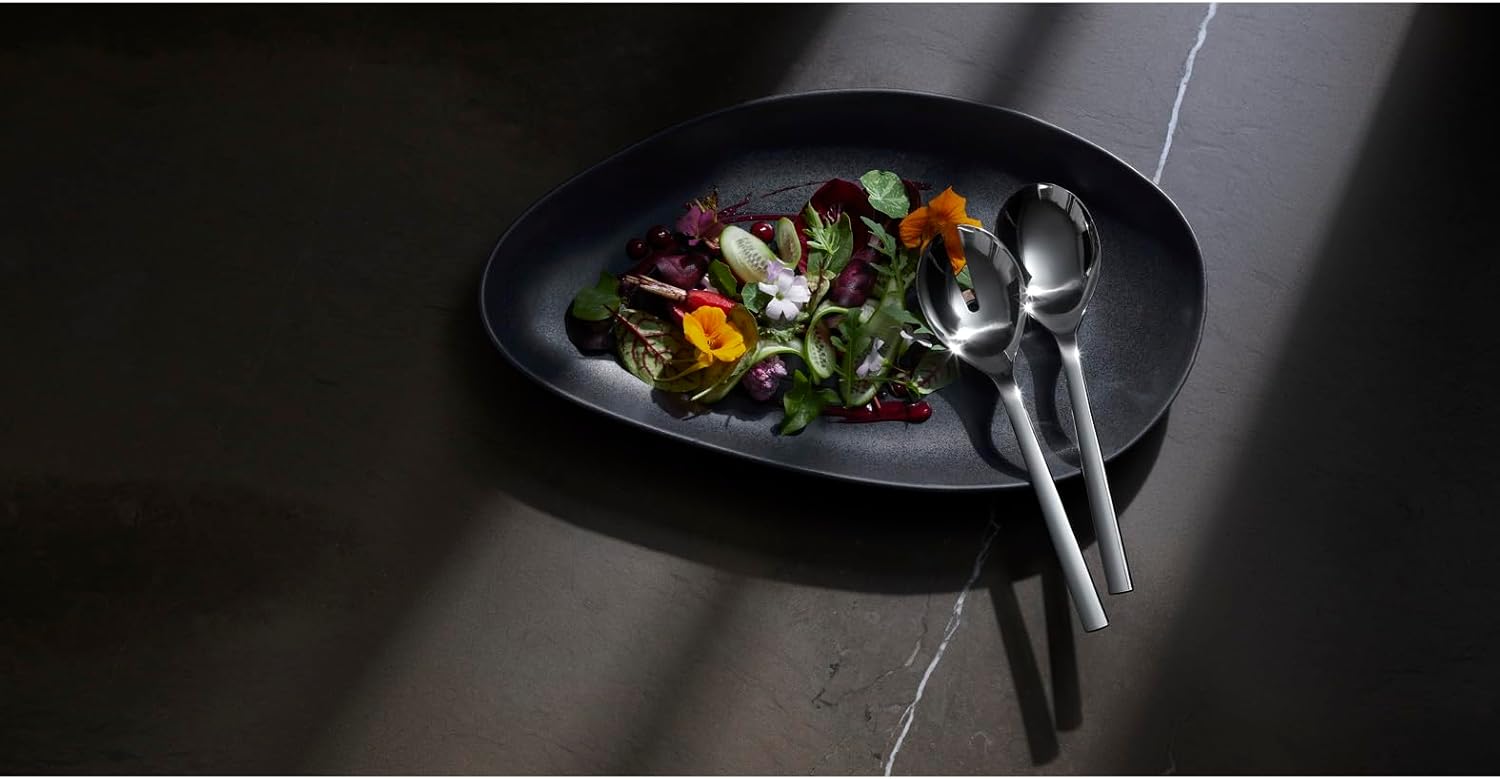 WMF Nuova Saladecouvert 30cm, 2-delig, Saladevork & lepel Cromargan: 18/10 roestvrij staal: Het bestek is uitermate duurzaam, vormvast, hygiënisch, zuurbestendig en zeer goed bestand tegen gebruikerssporen. Vaatwasmachinebestendig Lengte van 30 cm Inhoud: