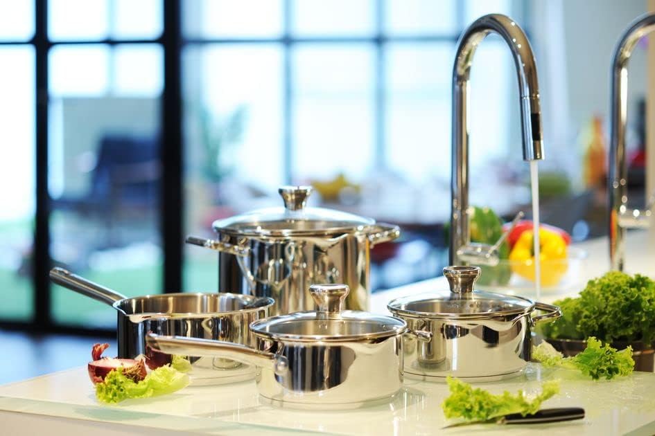 Tefal Duetto Steelpan met Glazen Deksel Roestvrij Staal Gemaakt van duurzaam en kwalitiatief 18/10 roestvrij staal en daarom komt de pan met 10 jaar garantie Stevig geklonken handgrepen voor extra comfort tijdens het koken Incl. maatverdeling aan de binne