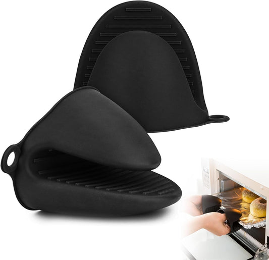 1 Paar Dikke Siliconen Keukenhandschoenen, Hittebestendige Ovenhandschoenen, Antislip Keukenhandschoenen, Hittebestendige Keukenhandschoen voor Koken, Barbecue, Koken, Zwart WARMTEBESTENDIG MATERIAAL: Ontdek de uitzonderlijke kwaliteit van deze ovenhandsc