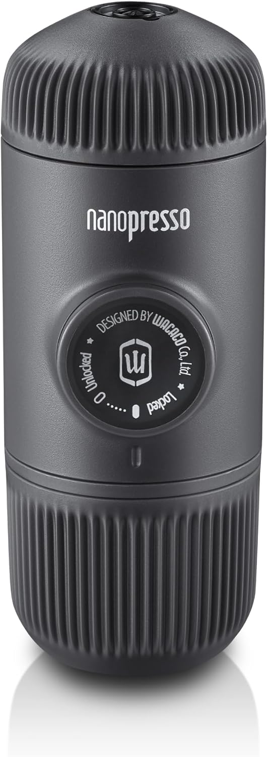 WACACO Nanopresso Draagbaar Espressomachine Over dit item Het bereiken van de perfecte espresso-opname is verre van eenvoudig. De Nanopresso werkt het beste met fijngemalen koffie die hard wordt aangedrukt. Dankzij de innovatieve constructie en eenvoudige