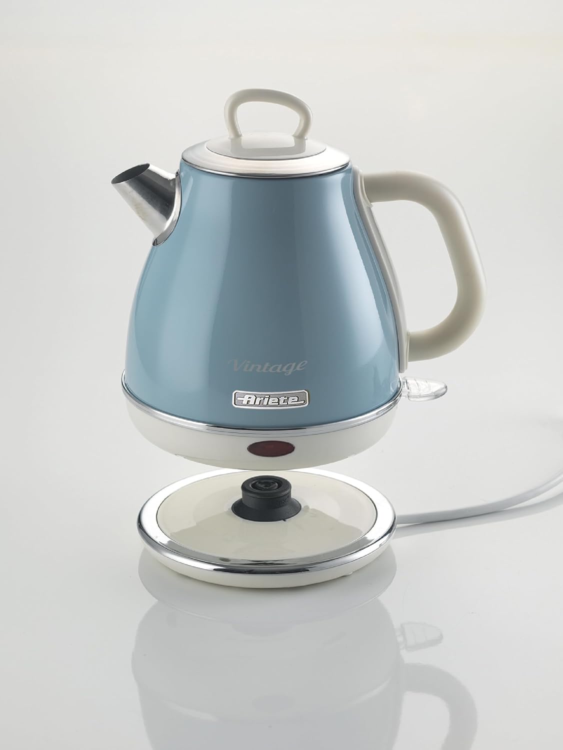 Ariete Vintage waterkoker retro draadlooz 1600 W Over dit item Krachtig: Met een inhoud van 1 liter en een vermogen van 1600 watt kan met deze vintage waterkoker je water in enkele minuten aan de kook worden gebracht om koffie en thee te bereiden. HOOGWAA