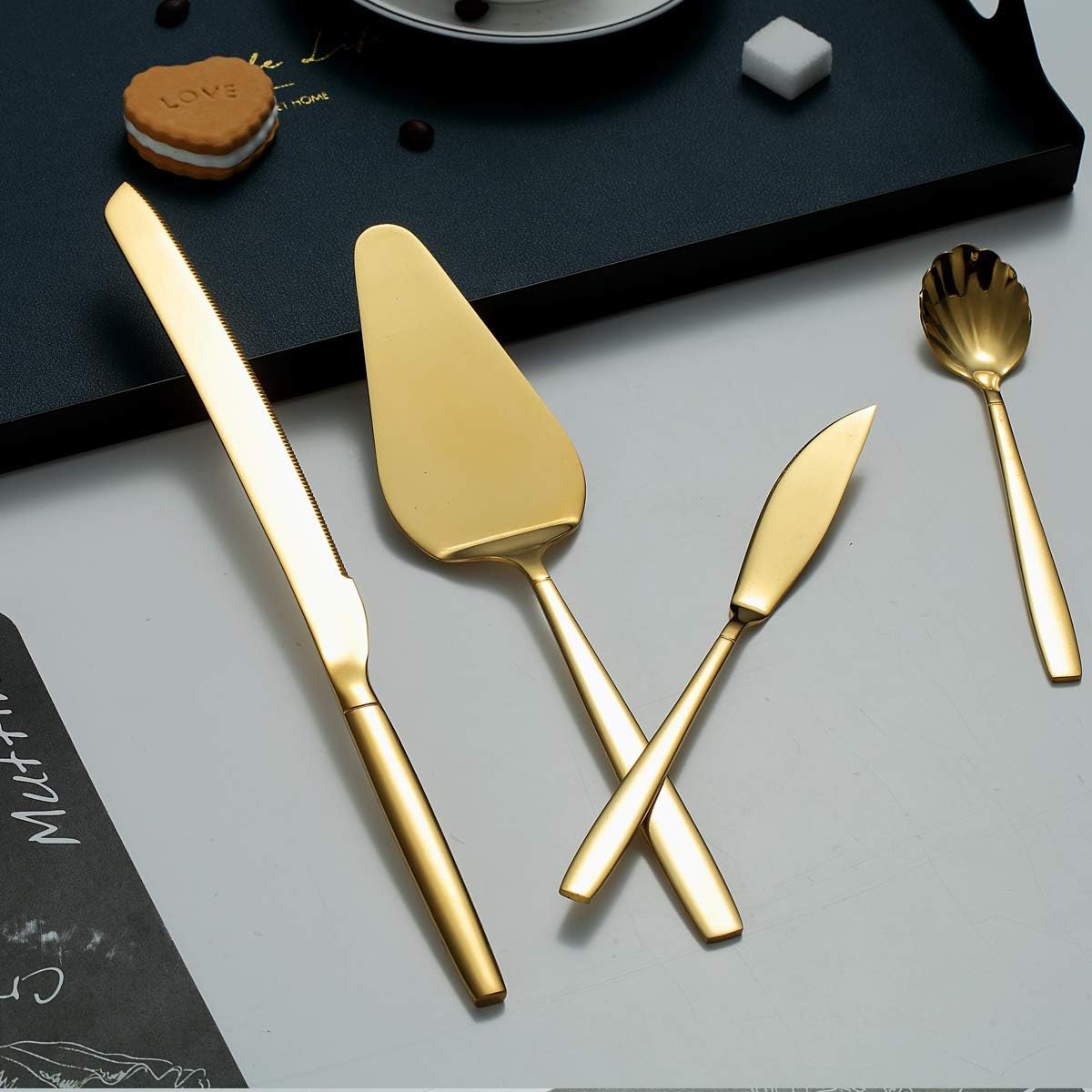 Berglander 30-delige vergulde bestekset glanzend goud Over dit item 30 stuks bevatten: 6 van elk, dinerlepel, dinervork, dinermes, theelepel, theevork Duurzaam, buigt niet; Sterk antiroest, ontwikkeld voor een goede grip voor volwassenen en kinderen. Goed