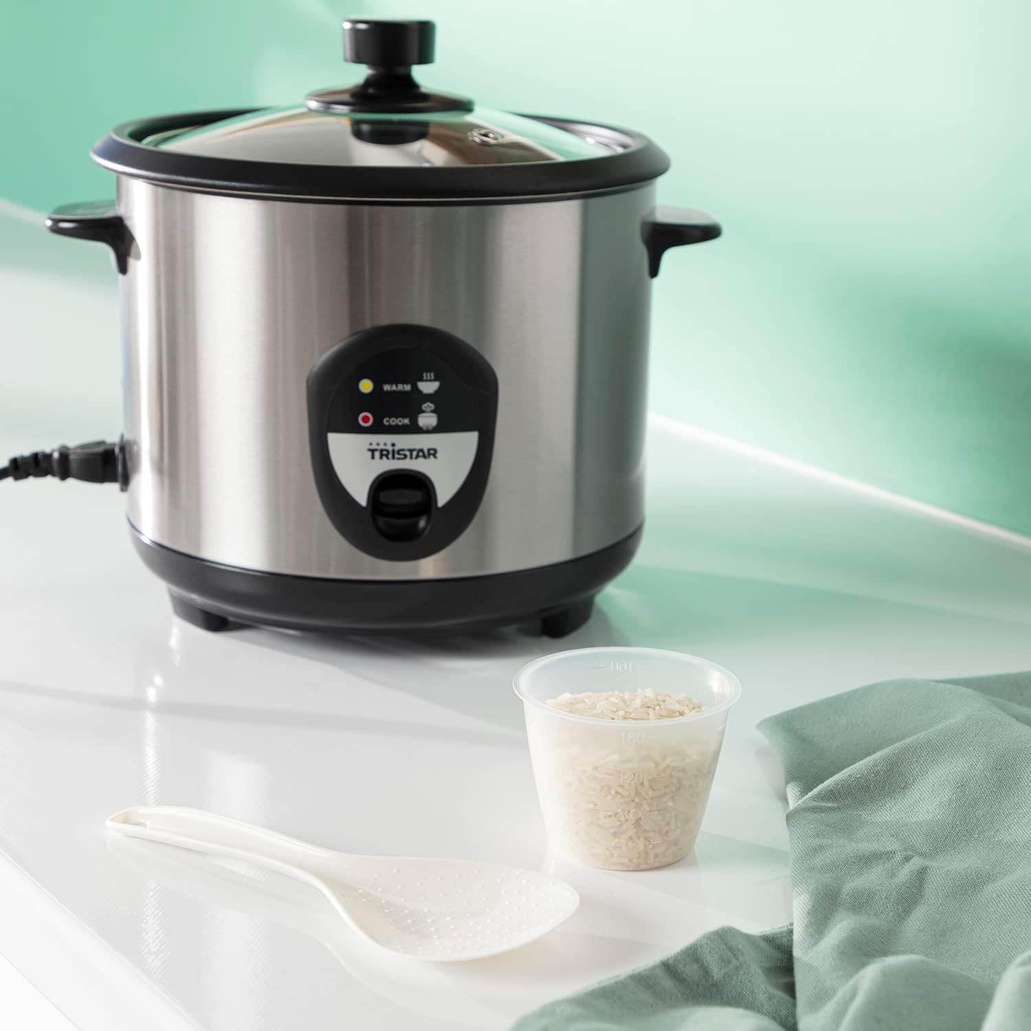Tristar Rijstkoker – 2.2 liter – warmhoudfunctie - Silver Over dit item Mini rijstkoker met een inhoud van 0,6 liter voor 3 porties rijst. Lengte netsnoer (m): 1,1 m. Diameter: 17 cm Veilig in gebruik dankzij droogkookbeveiliging Zachte en heerlijke rijst
