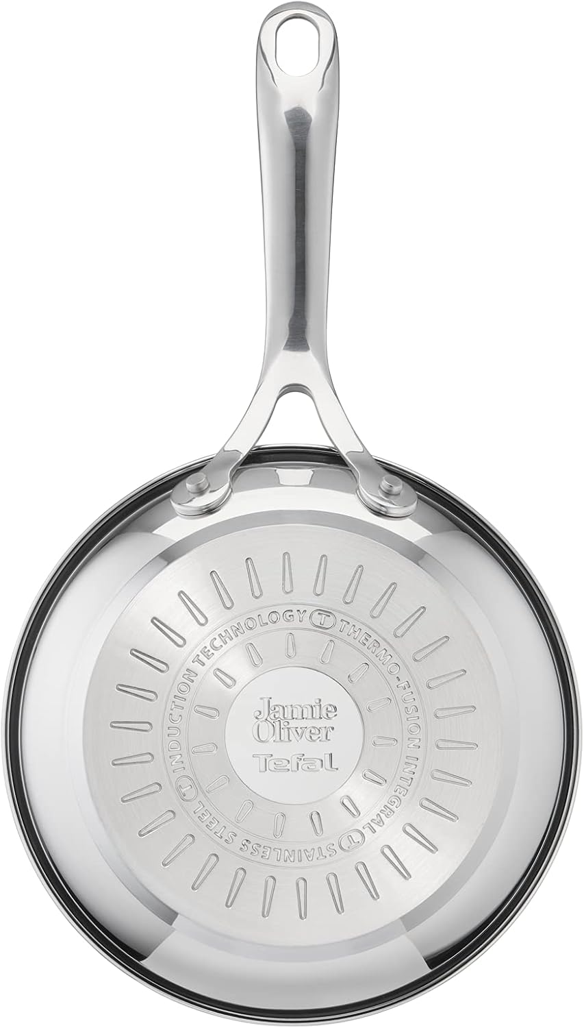Jamie Oliver Cook's Direct 5-delige pannenset Duurzame coating versterkt met titanium deeltjes, waardoor deze krasbestendig en gemakkelijker schoon te maken is Hoogwaardige pannen die veilig zijn voor het hele gezin, zonder PFOA, lood of cadmium Geschikt