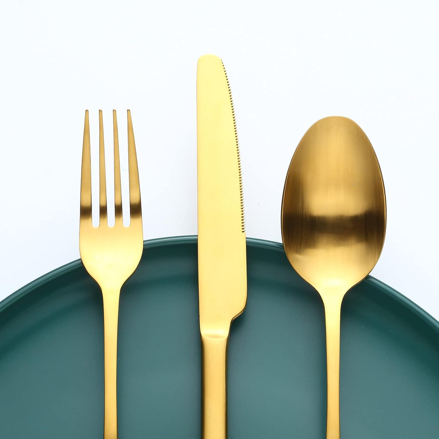Bestdin Bestekset voor 6 personen 30-delige Over dit item 30-delige bestekset voor 6 personen: Bestdin als 30-delige titanium bestekset zwart bestaat uit 6 messen, 6 eetlepels, 6 tafelvorken, 6 theelepels en 6 dessertvorkjes. Ideaal voor elke formele of c