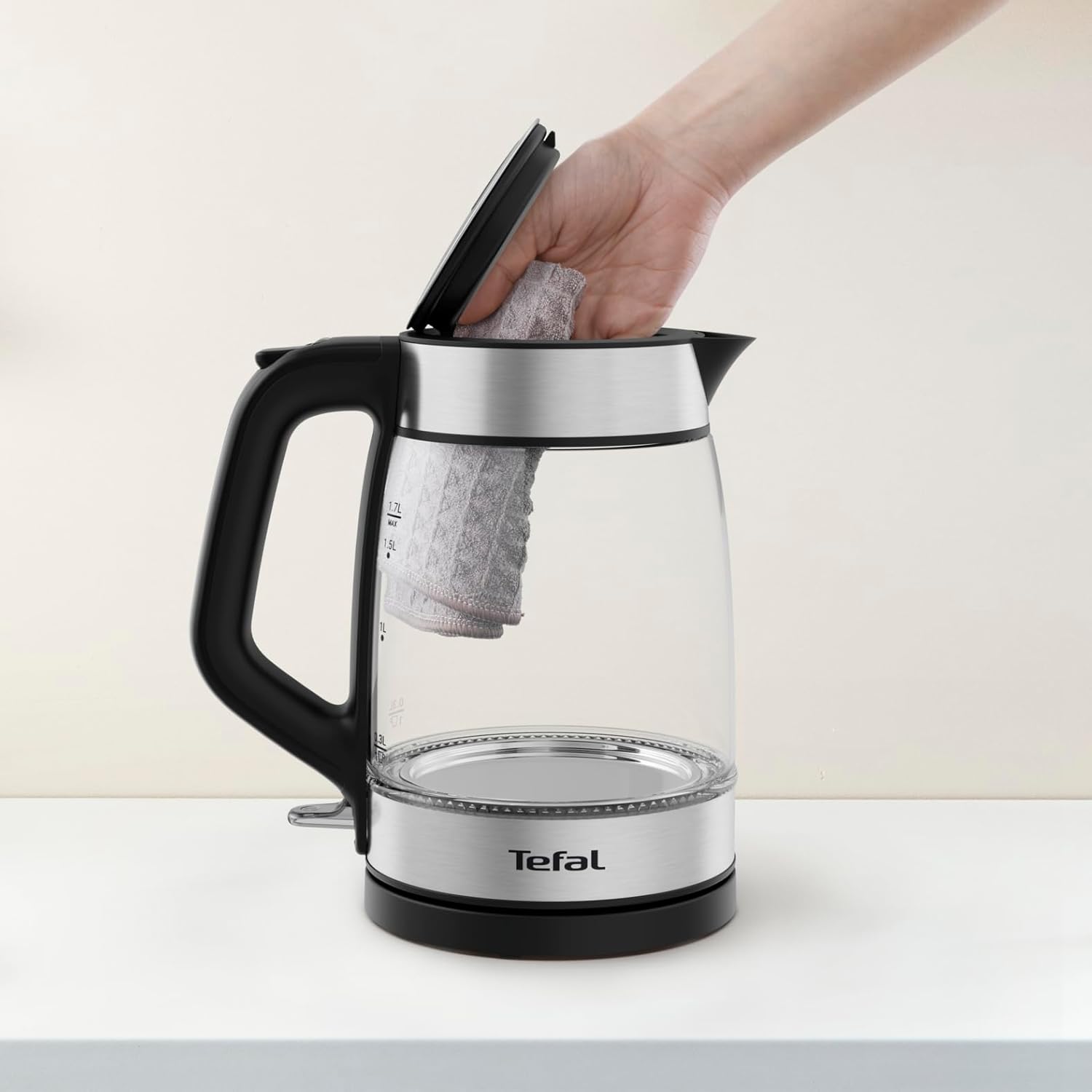 Tefal Glas elektrische waterkoker, maatstrepen, 1,7 liter Over dit item TRANSPARANTE WATERKOKER: Dankzij het transparante glazen ontwerp met maatstrepen kan je de preciese hoeveelheid water vullen die je nodig hebt - inclusief een aanduiding voor 1 kopje.