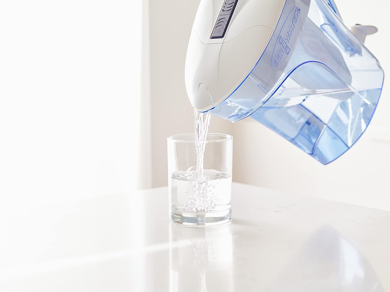 ZeroWater waterfilteringskan voor 12 kopjes 2,8 L Gefilterd water kan: De 5-fasen waterfilter kan van 2,8 L past bij je actieve levensstijl, met zijn ruimtebesparende ontwerp past hij perfect in compacte of kleine koelkasten Premium gezuiverd water in 5 f