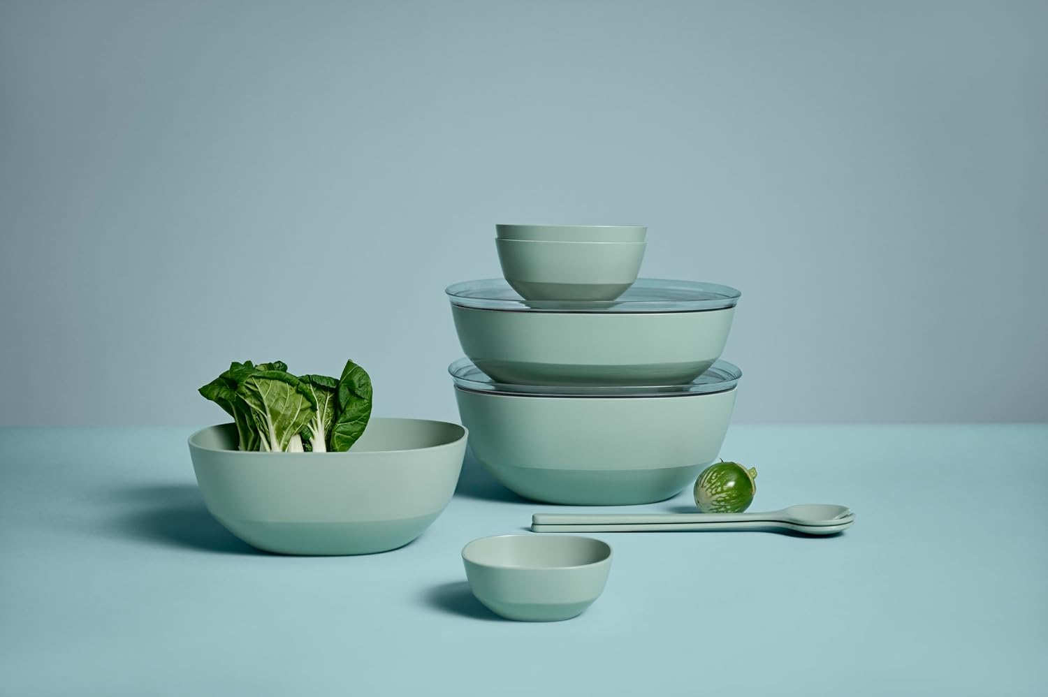Saladebestek Silueta 2-delig - Nordic sage Over dit item MULTIFUNCTIONEEL: het slabestek uit de lijn Silueta ligt goed in de hand. Dankzij de brede vorm kun je grote hoeveelheden scheppen, zonder dat de salade wordt samengedrukt. Licht en robuust: alle Si