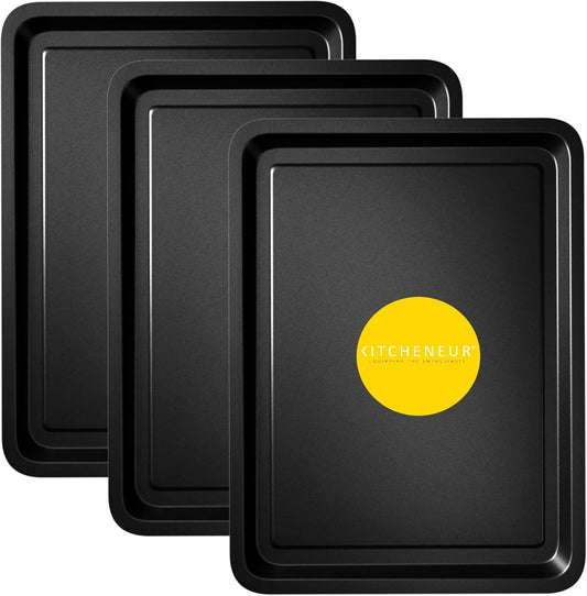 3-Stuks - Essentials Kleine Bakplaat Set 32cm -Non-Stick Tin Over dit item Bakplaten met antiaanbaklaag - Deze bakplaten zijn afgewerkt met een antiaanbaklaag, wat betekent dat ze gemakkelijk schoon te maken zijn als je klaar bent met bakken of koken. Ver