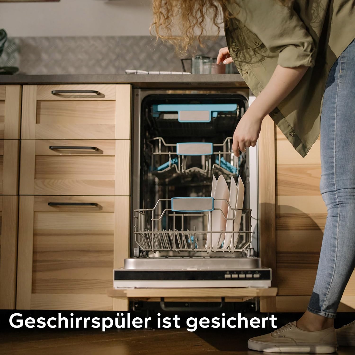 Alata bestekset uit de Berlijnse serie voor 6 personen Over dit item Hoogwaardig 18/0 roestvrij stalen dinerbestek (chroomstaal) met zwarte handgrepen voor 6 personen. Gesmeed bestek met drievoudig vastgeklonken kunststof handgrepen voor duurzaamheid en e